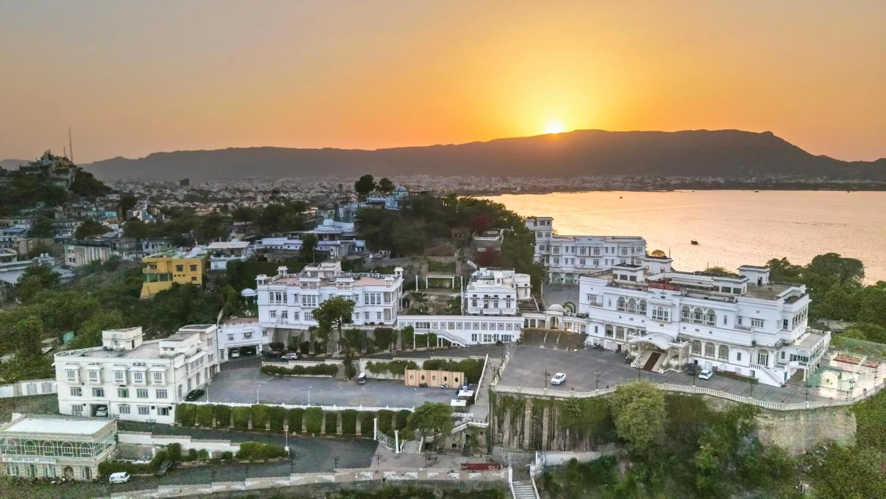 Day in Hotel Merwara Estate- A Luxury Heritage Resort