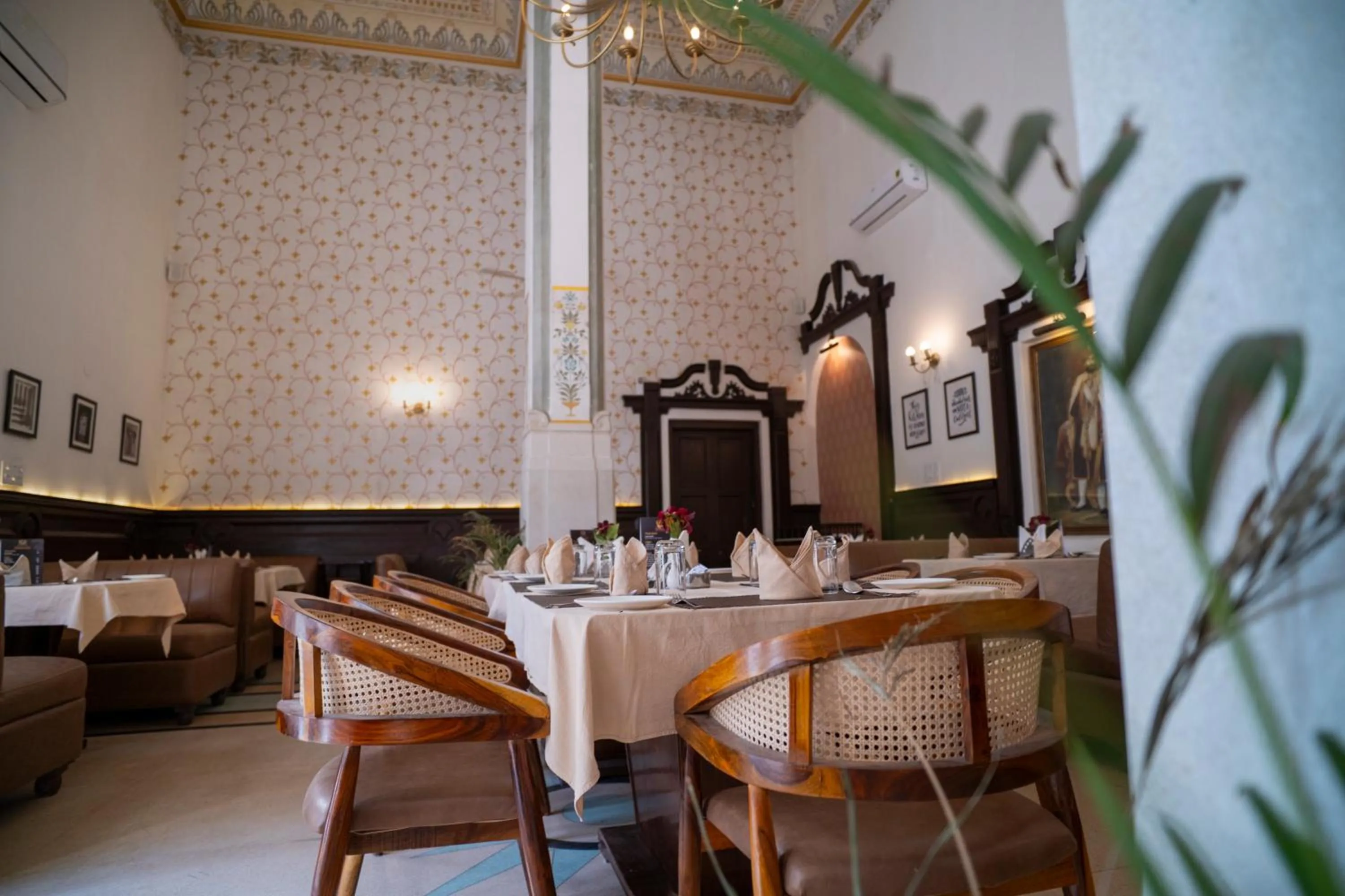 Restaurant/places to eat in Hotel Merwara Estate- A Luxury Heritage Resort