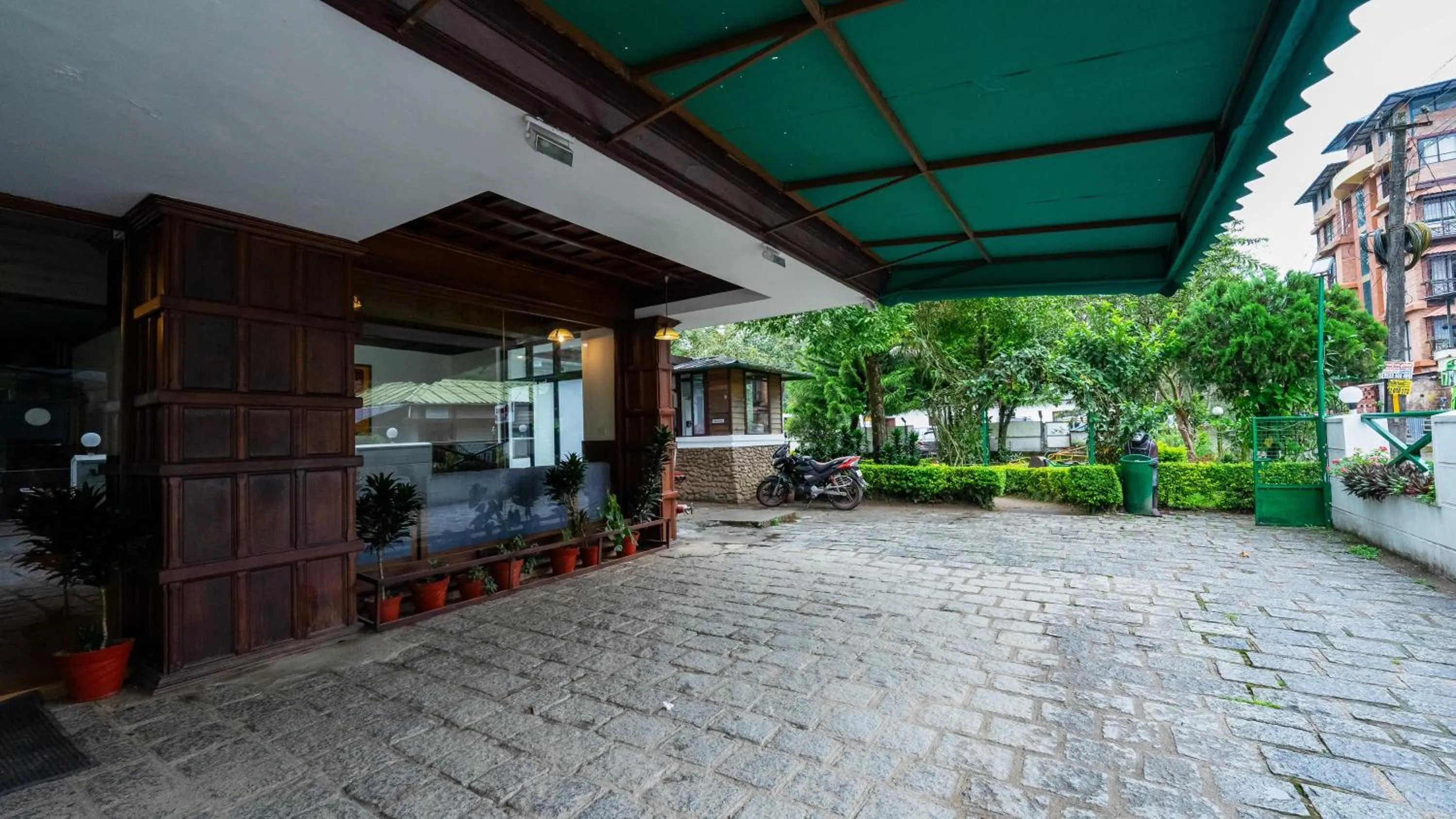 Facade/entrance in Westwood Riverside