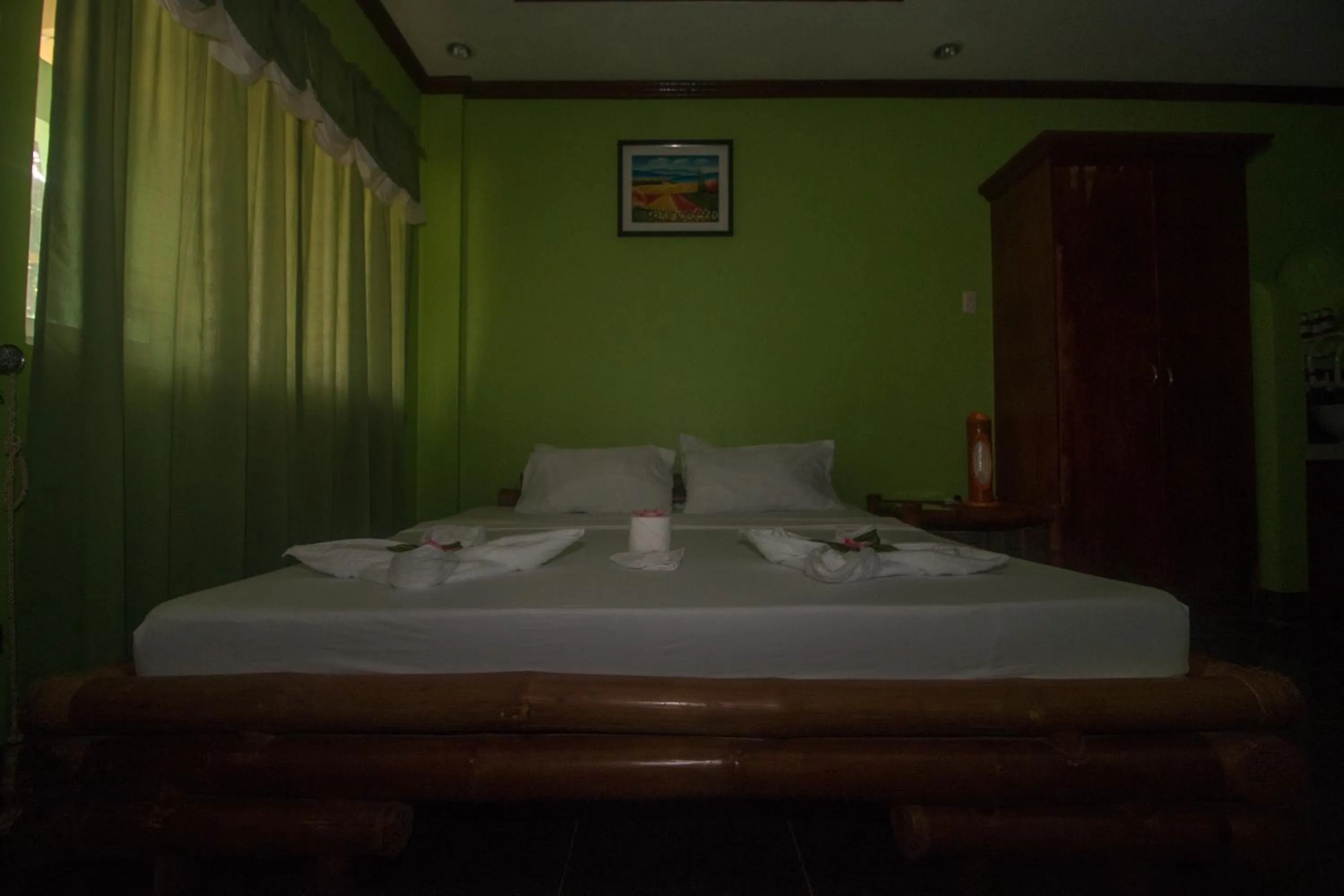 Photo of the whole room, Bed in Moonlight Resort
