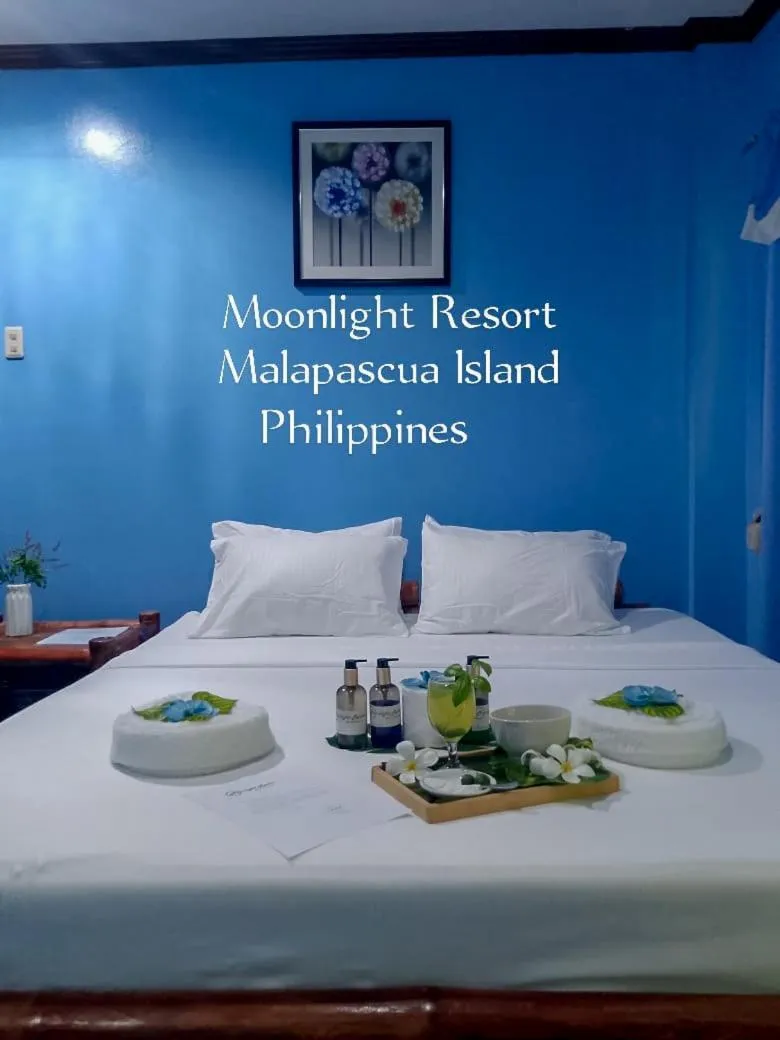 Photo of the whole room, Bed in Moonlight Resort