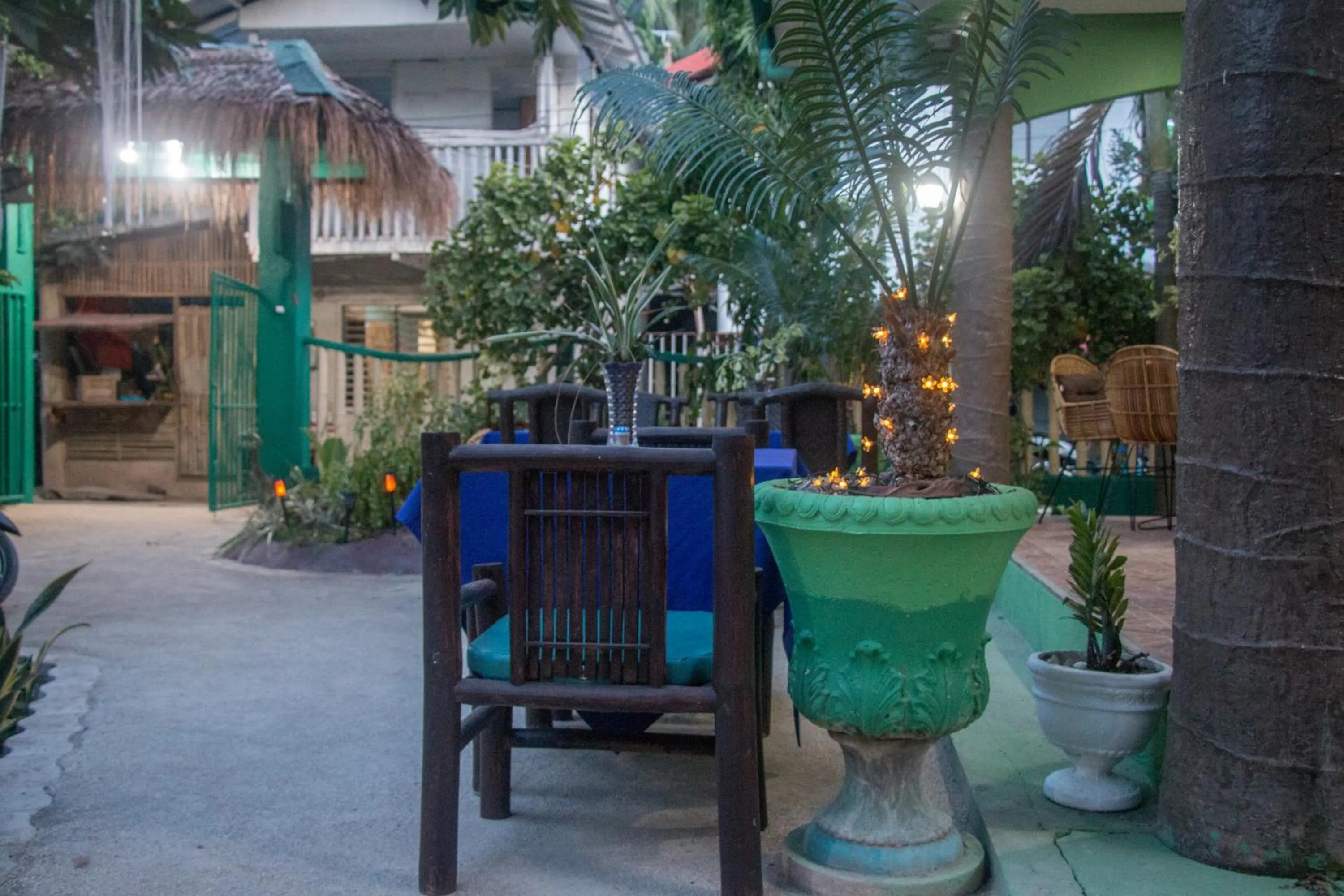 Restaurant/places to eat in Moonlight Resort