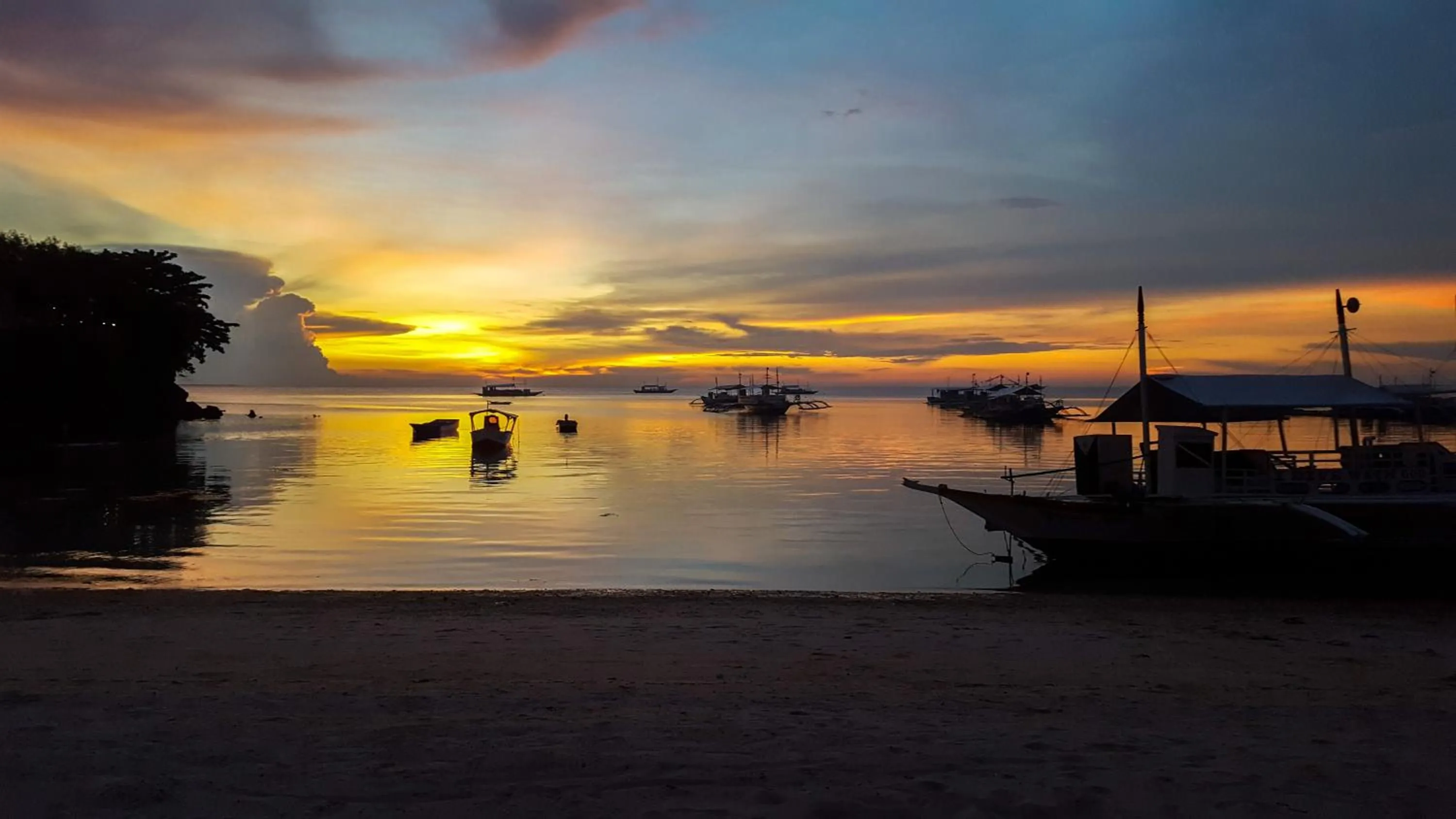 Beach in Moonlight Resort
