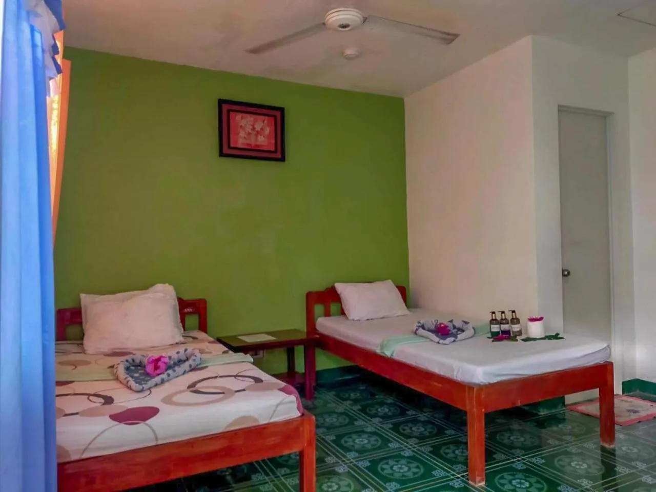 Photo of the whole room, Bed in Moonlight Resort