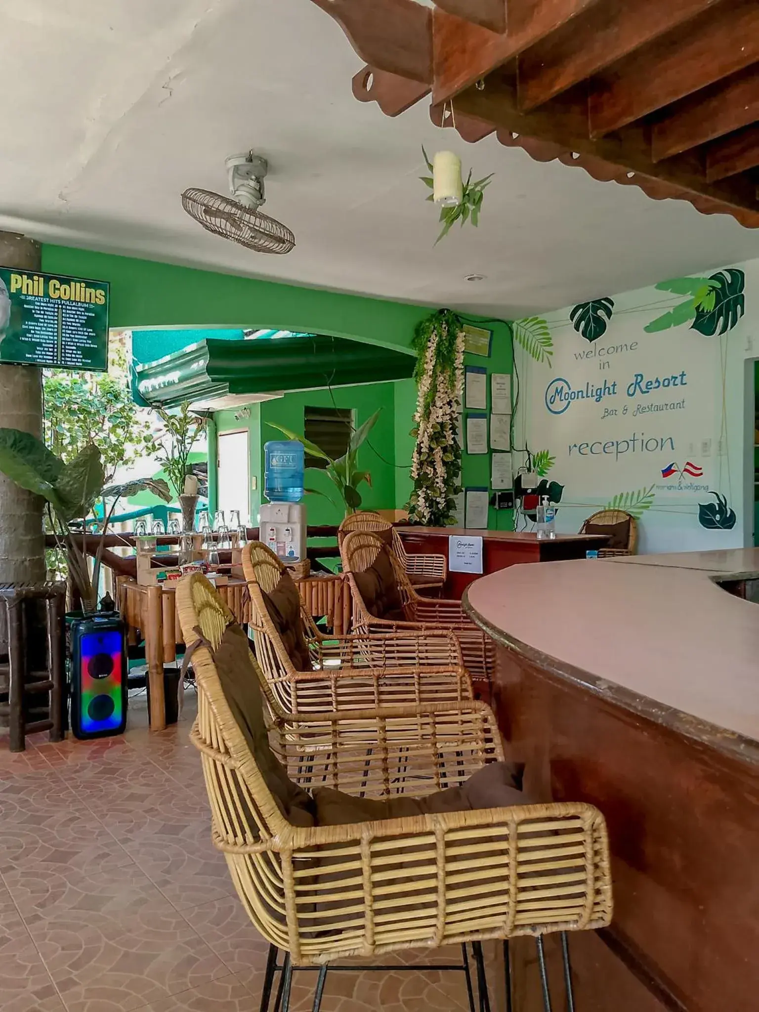 Restaurant/places to eat in Moonlight Resort Restaurant/places to eat in Moonlight Resort