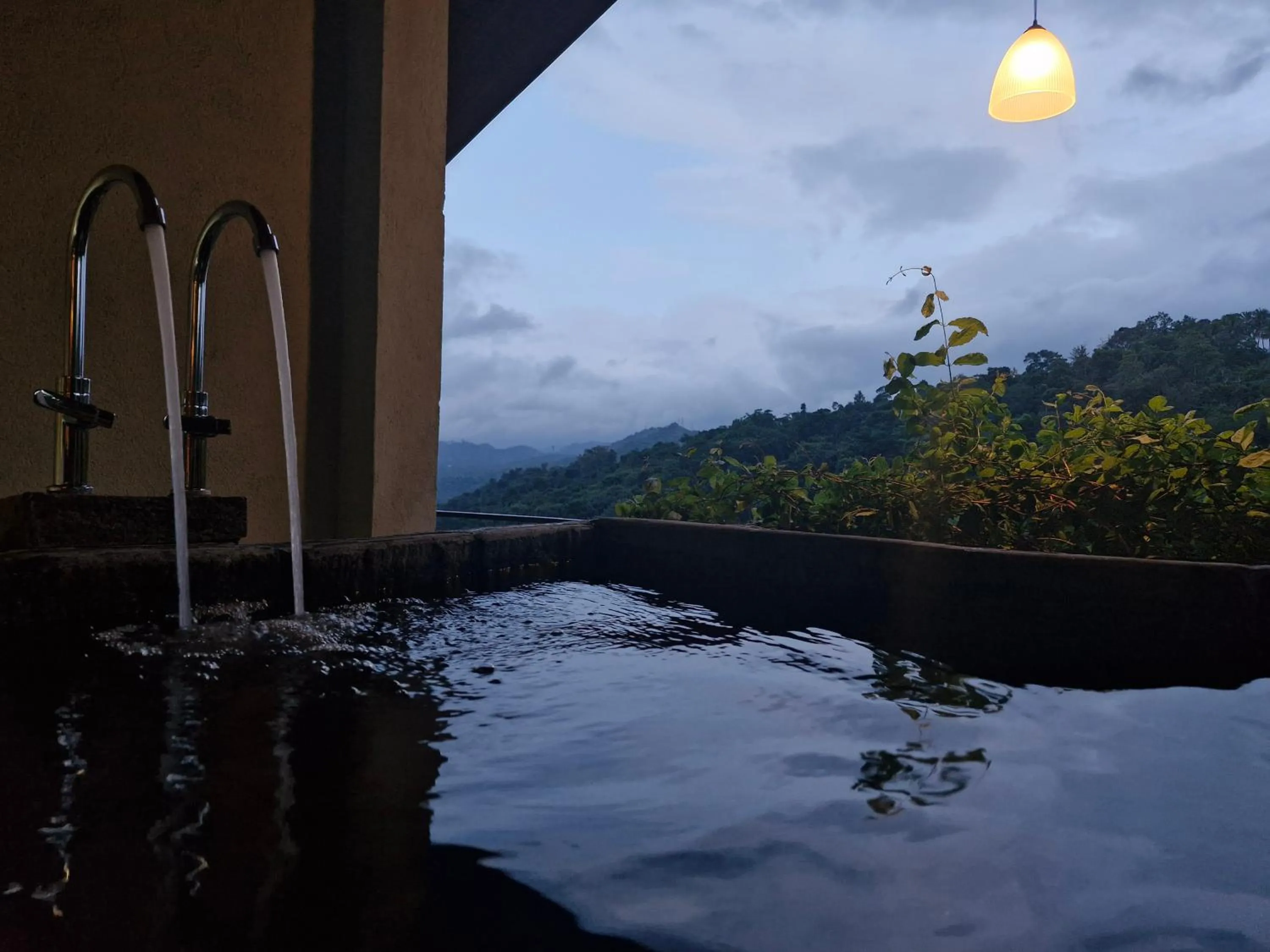 Hot Tub in Kandy Victoria Eco Resort
