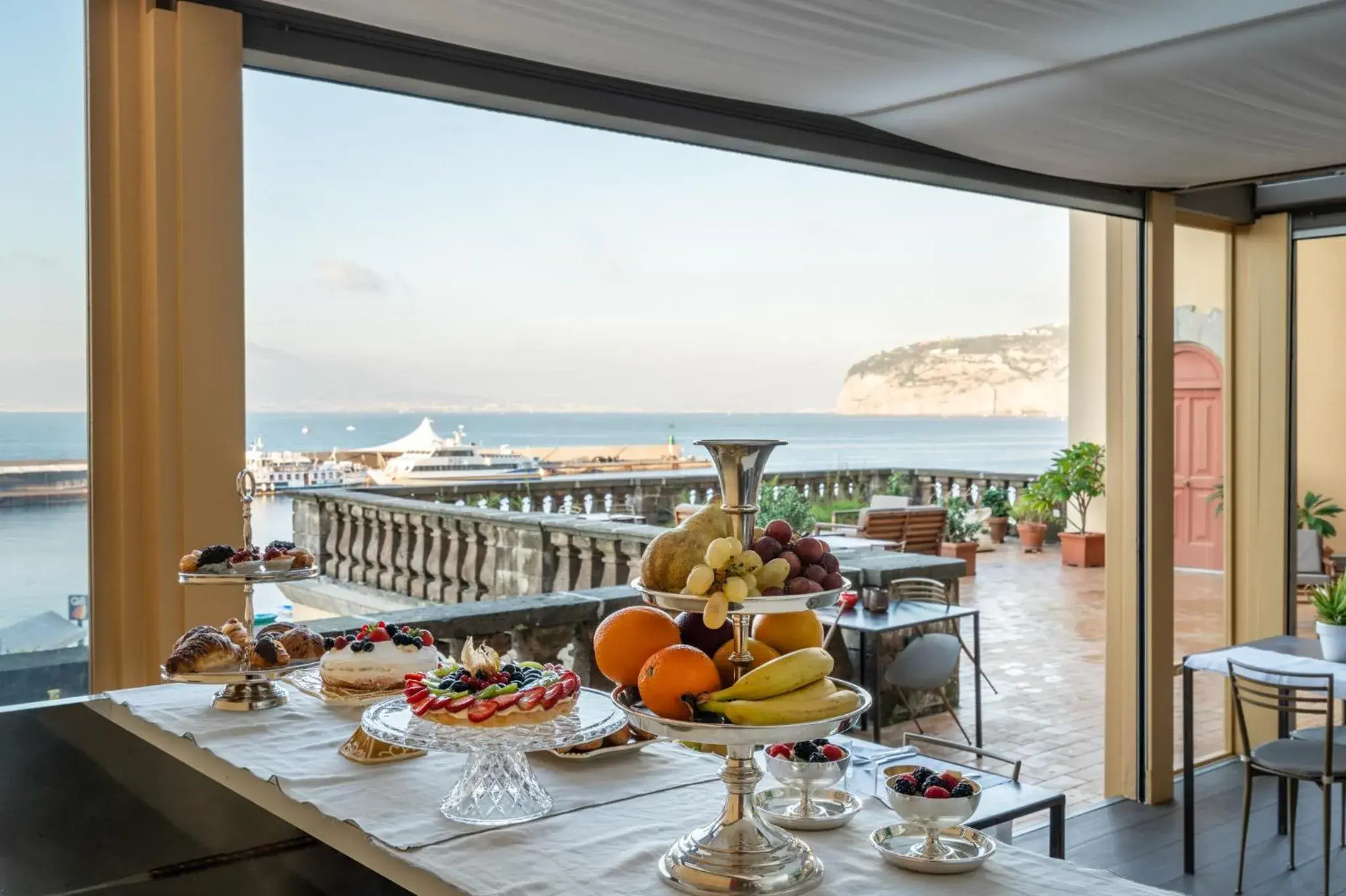 Buffet breakfast in Marina Piccola 73 Buffet breakfast in Marina Piccola 73