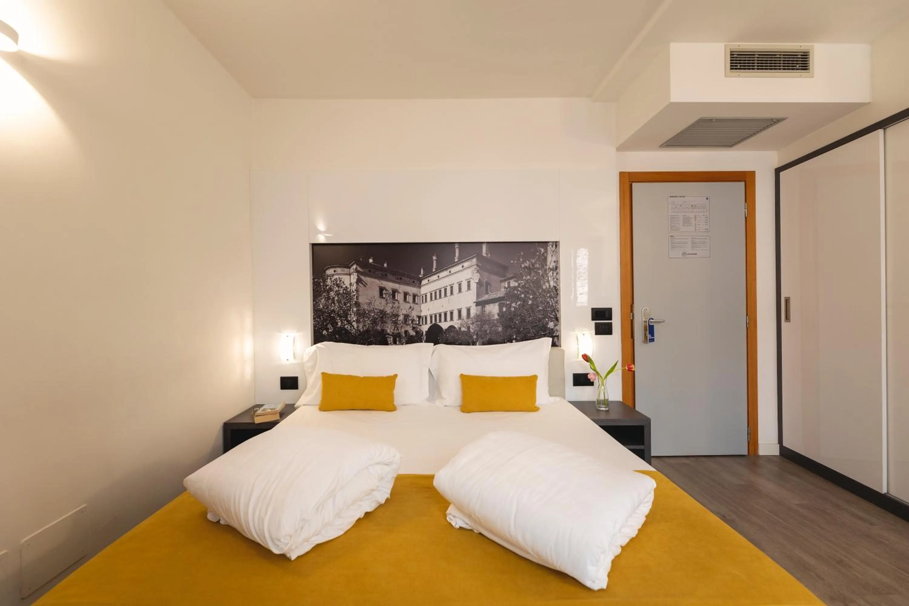 Bed in Hi Hotels Trento - Wellness & Spa Adults Only