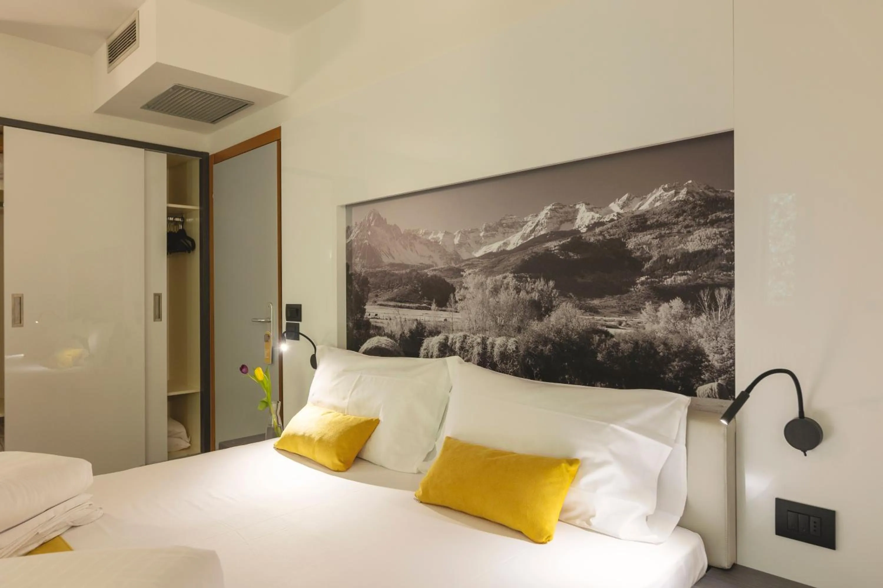 Photo of the whole room, Bed in Hi Hotels Trento - Wellness & Spa Adults Only
