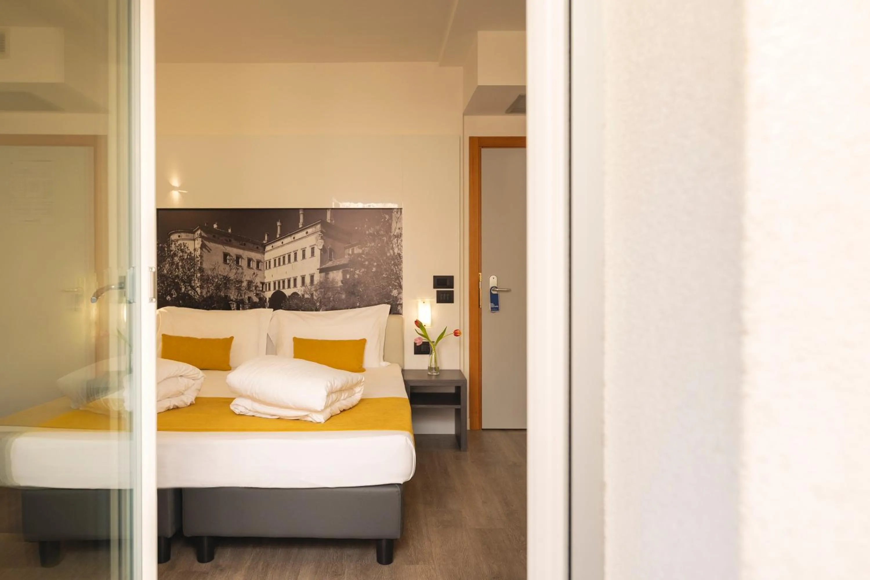 Bed in Hi Hotels Trento - Wellness & Spa Adults Only