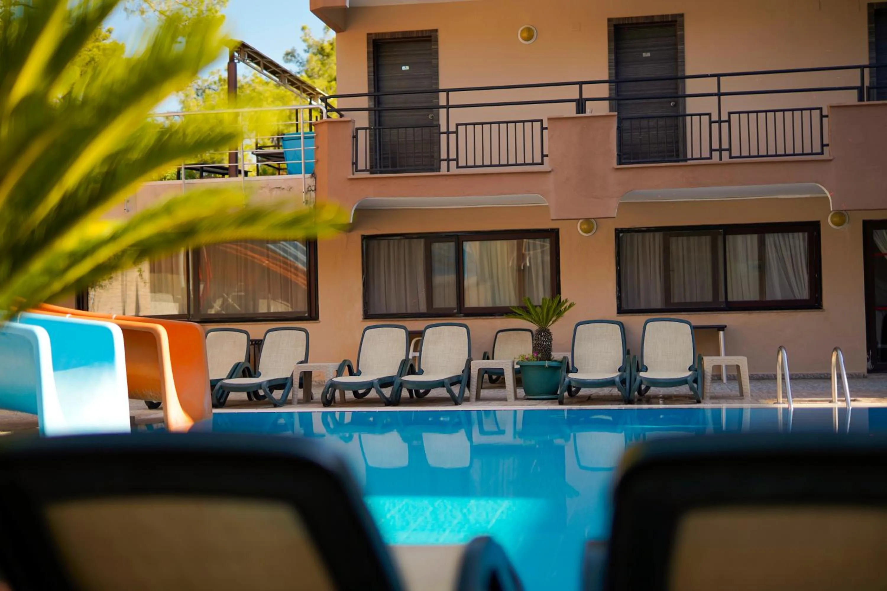 Day in Aleria Belport Beach Hotel