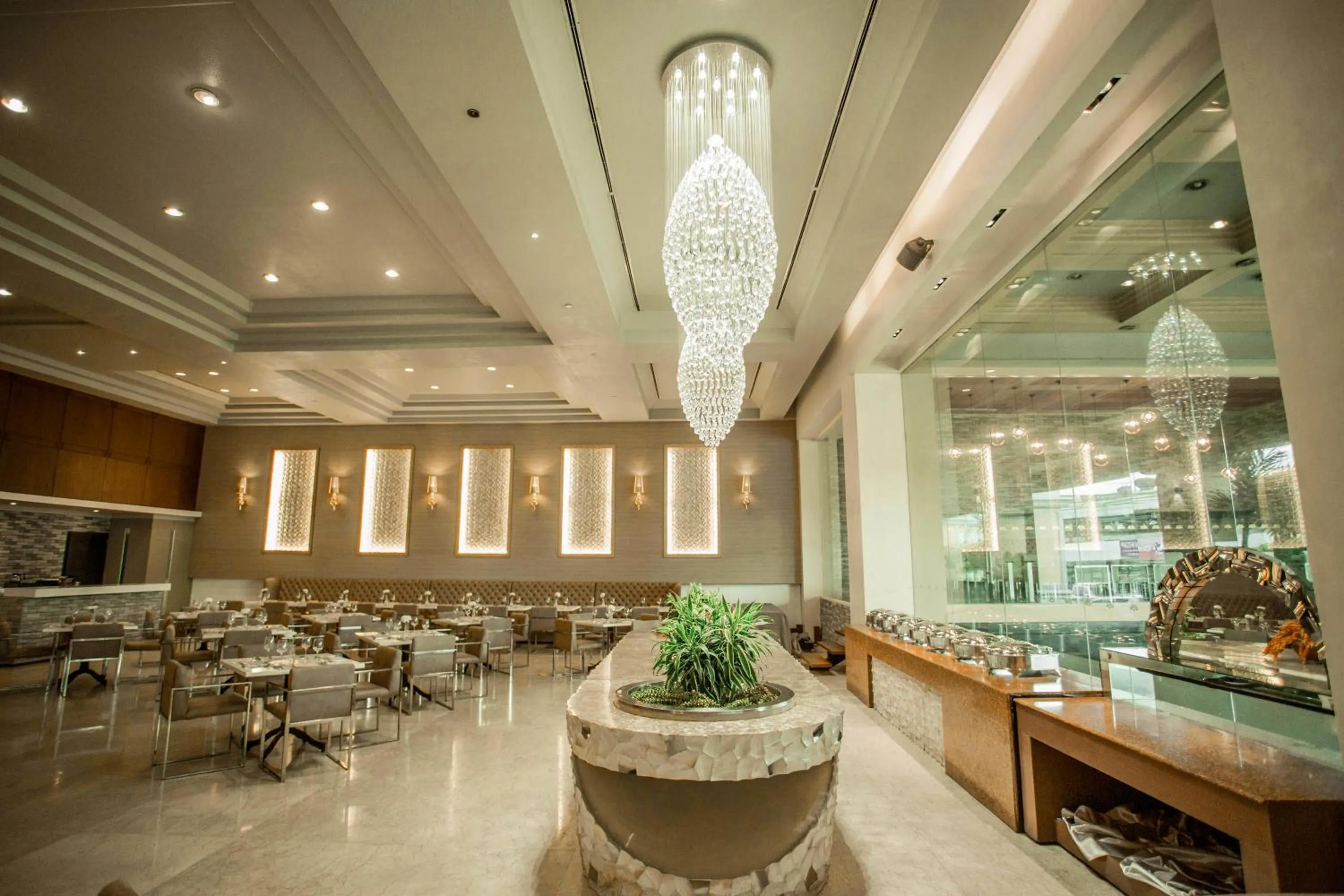 Restaurant/places to eat in The Royal Mandaya Hotel