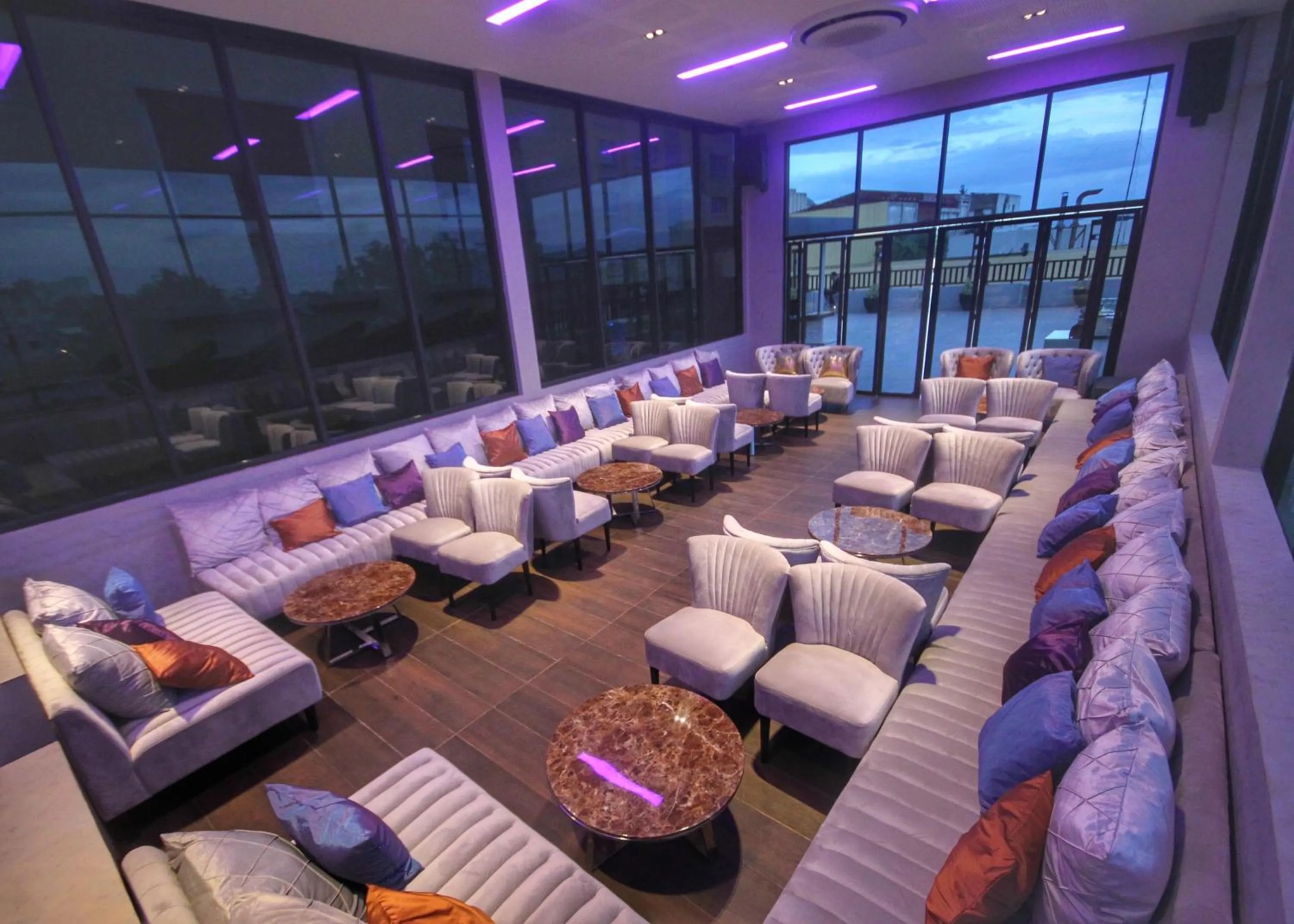 Nightclub / DJ in The Royal Mandaya Hotel