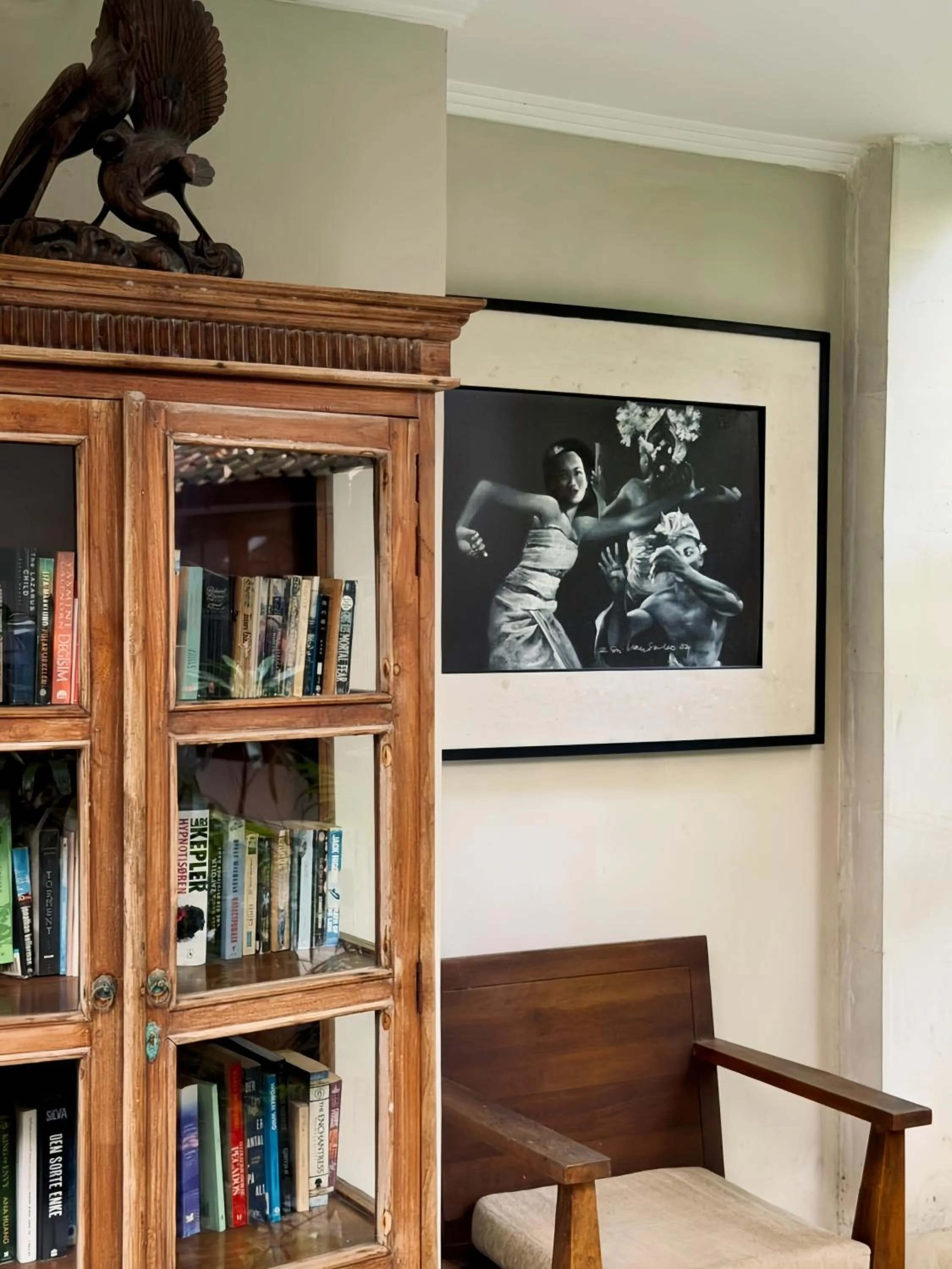 Library in Puri Raja Hotel