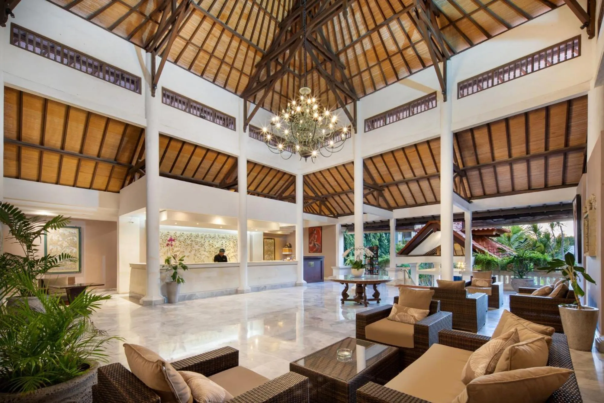 Lobby or reception in Puri Raja Hotel