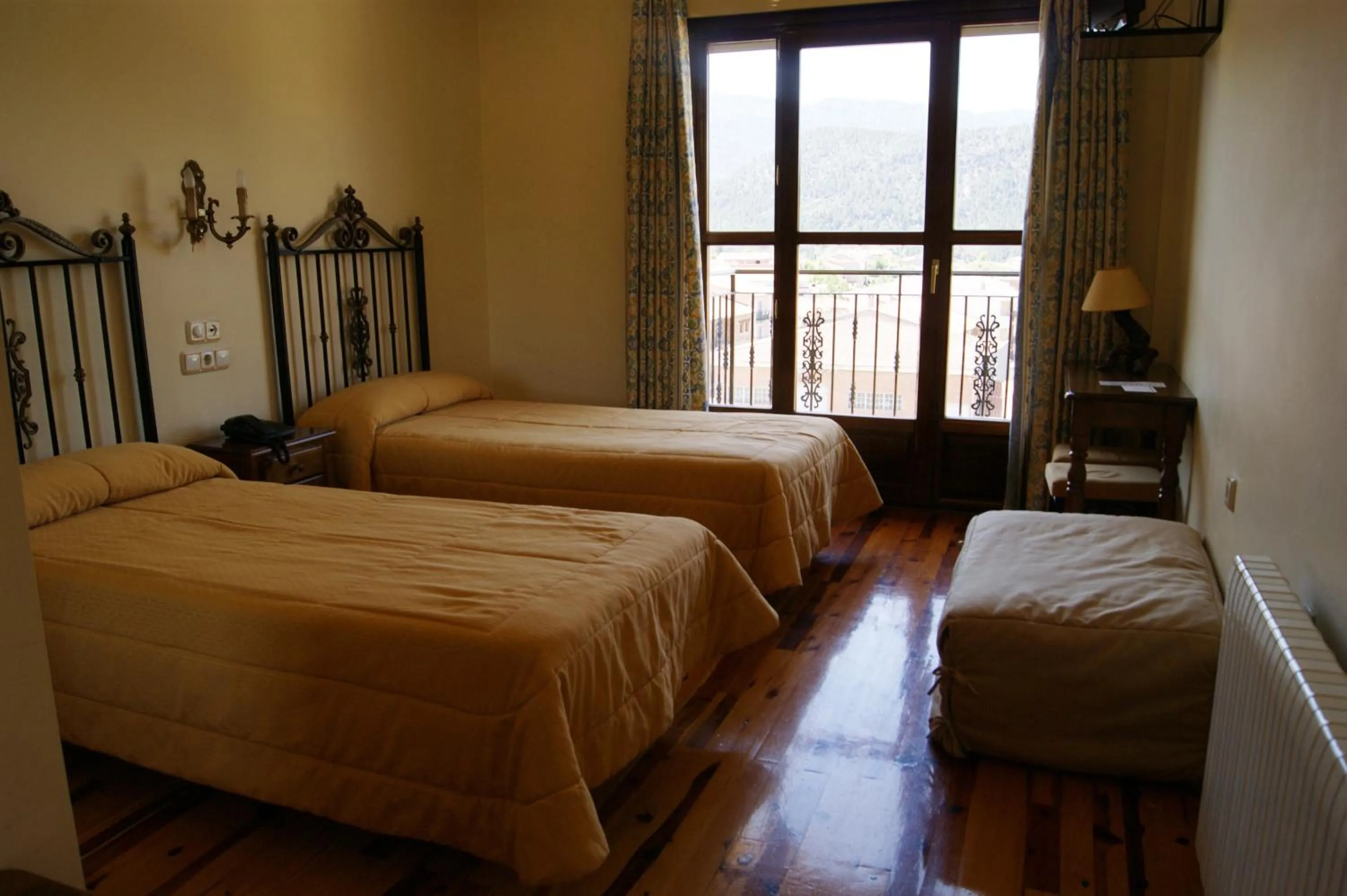 Day, Bed in Hotel Riopar Spa