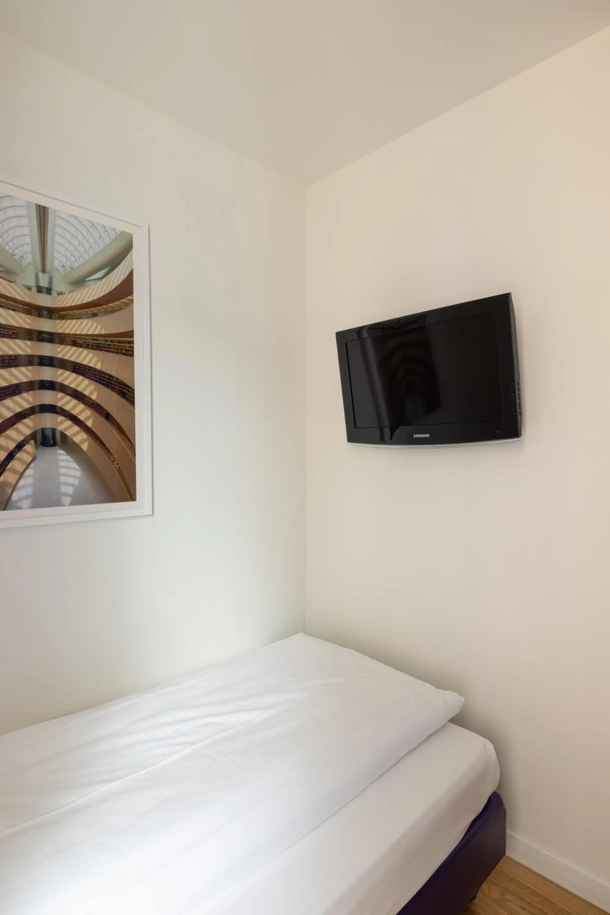 Bed in Fred Guest House Hauptbahnhof - Self Check-in