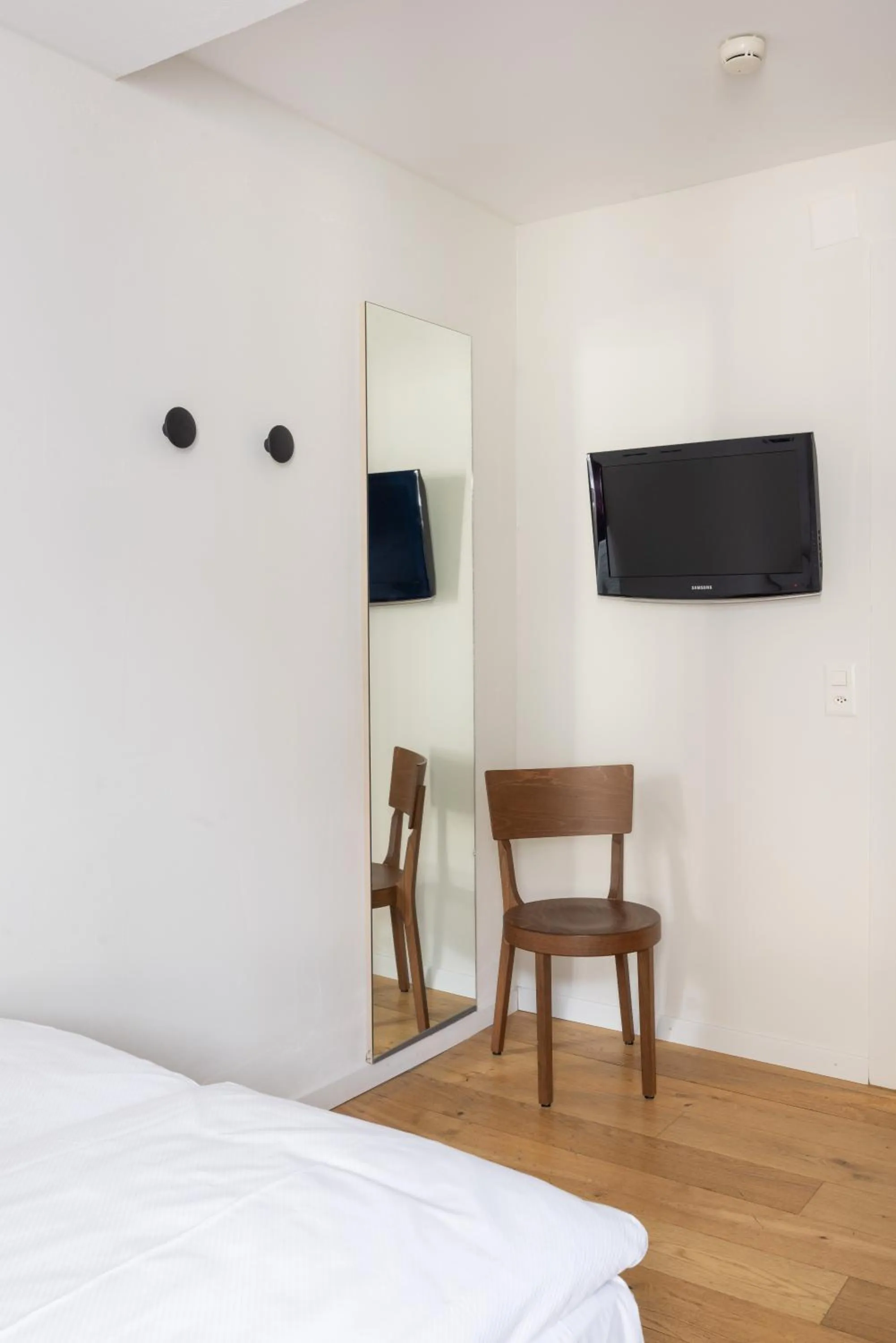 TV and multimedia, Bed in Fred Guest House Hauptbahnhof - Self Check-in