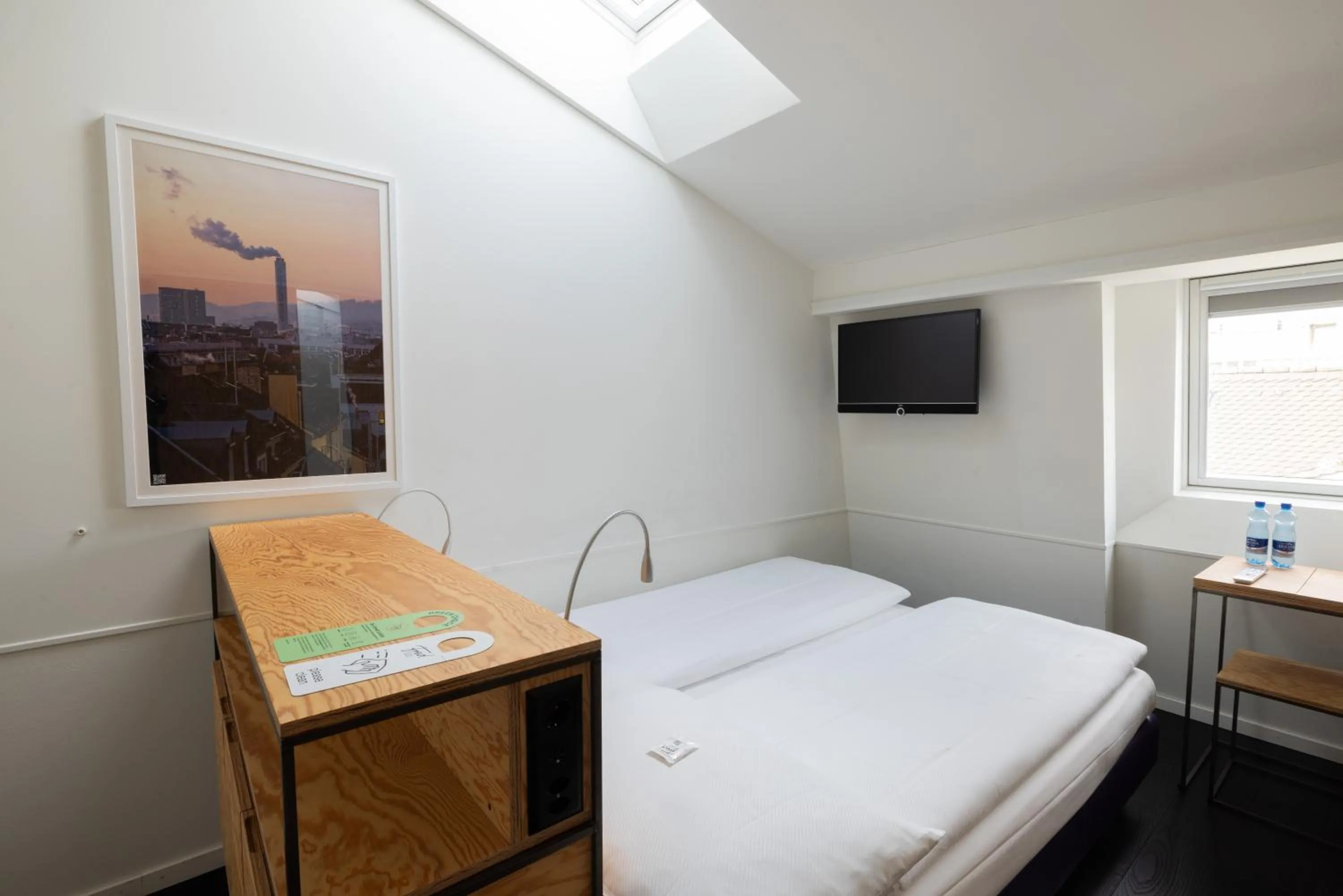 Bed in Fred Guest House Hauptbahnhof - Self Check-in