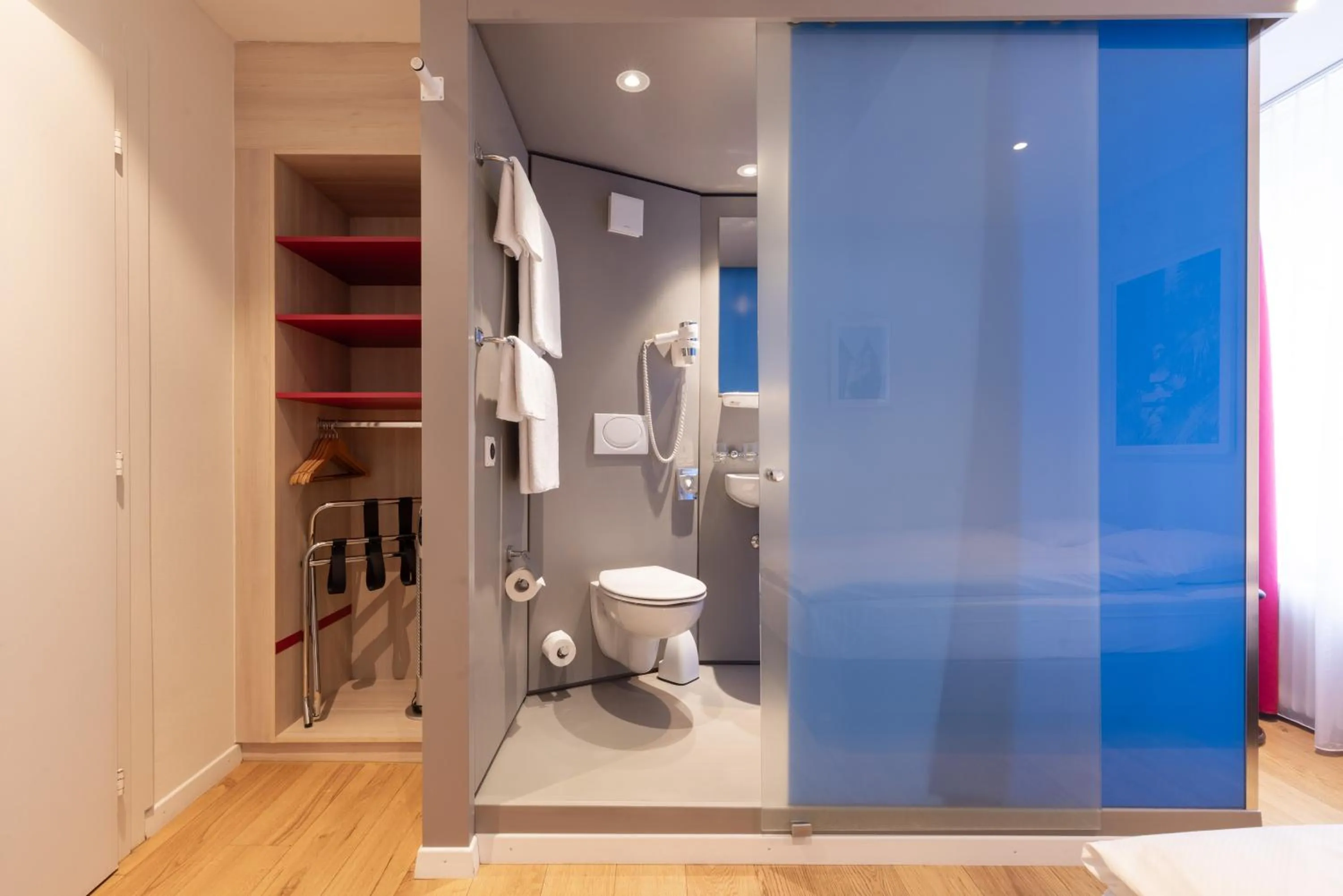 Bathroom in Fred Guest House Hauptbahnhof - Self Check-in