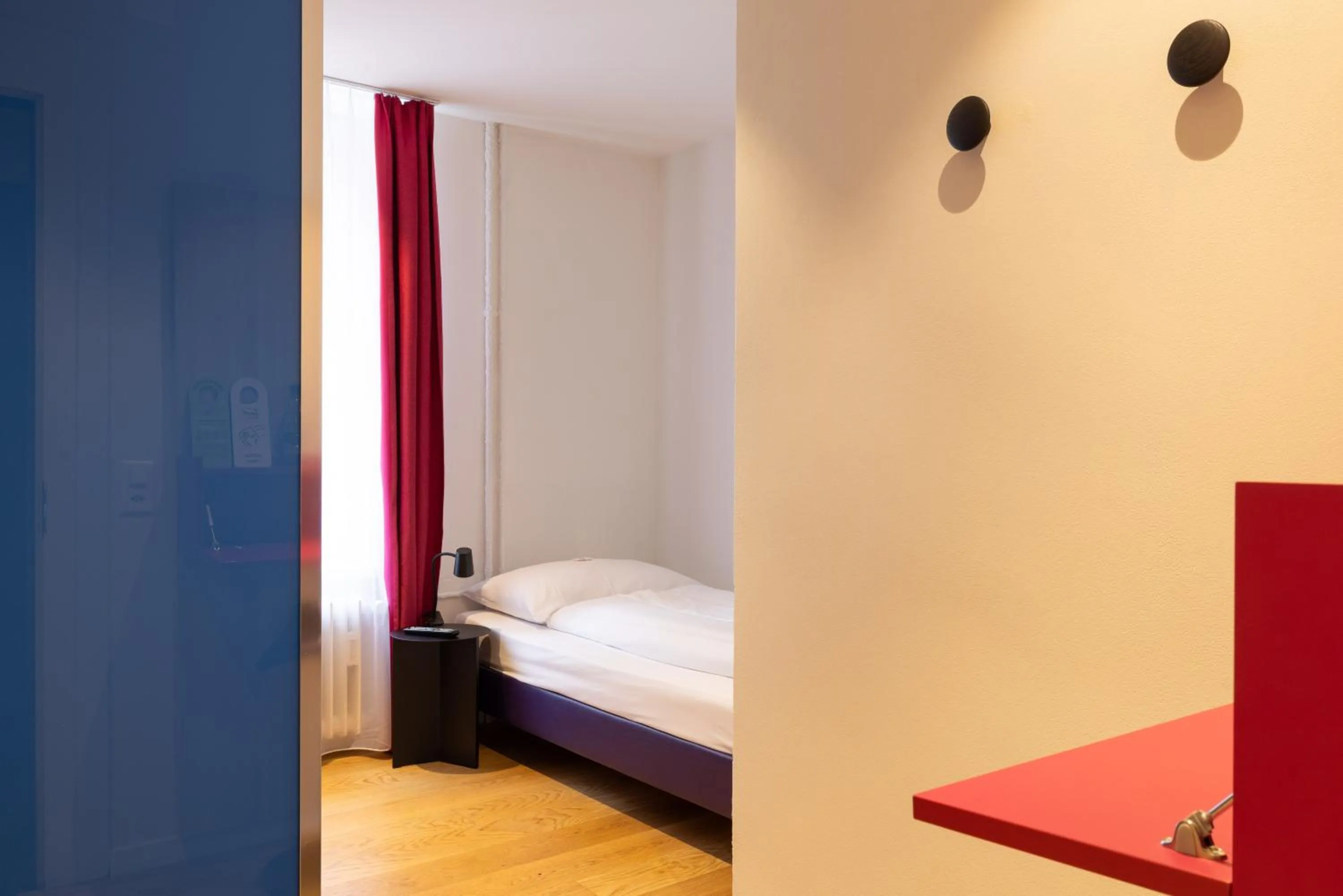 Photo of the whole room, Bed in Fred Guest House Hauptbahnhof - Self Check-in