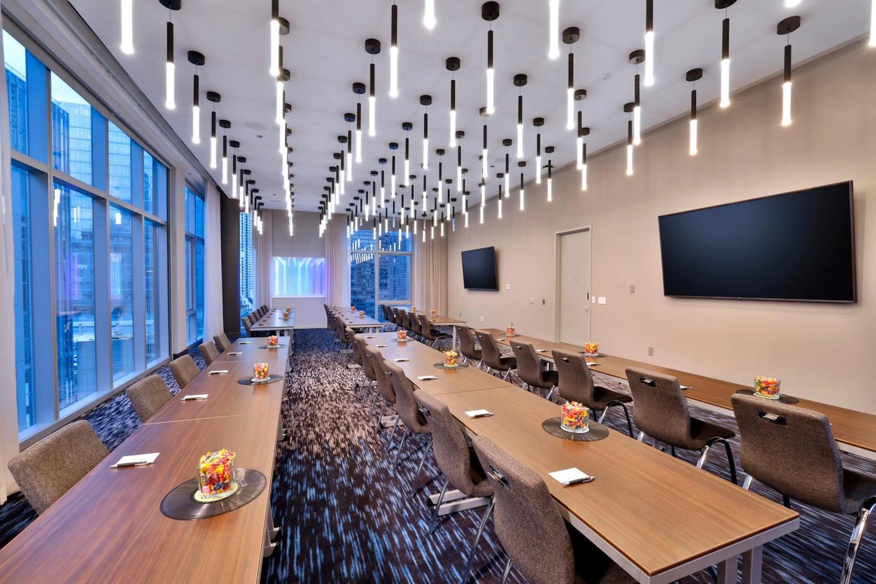 Meeting/conference room in Aloft Chicago Mag Mile