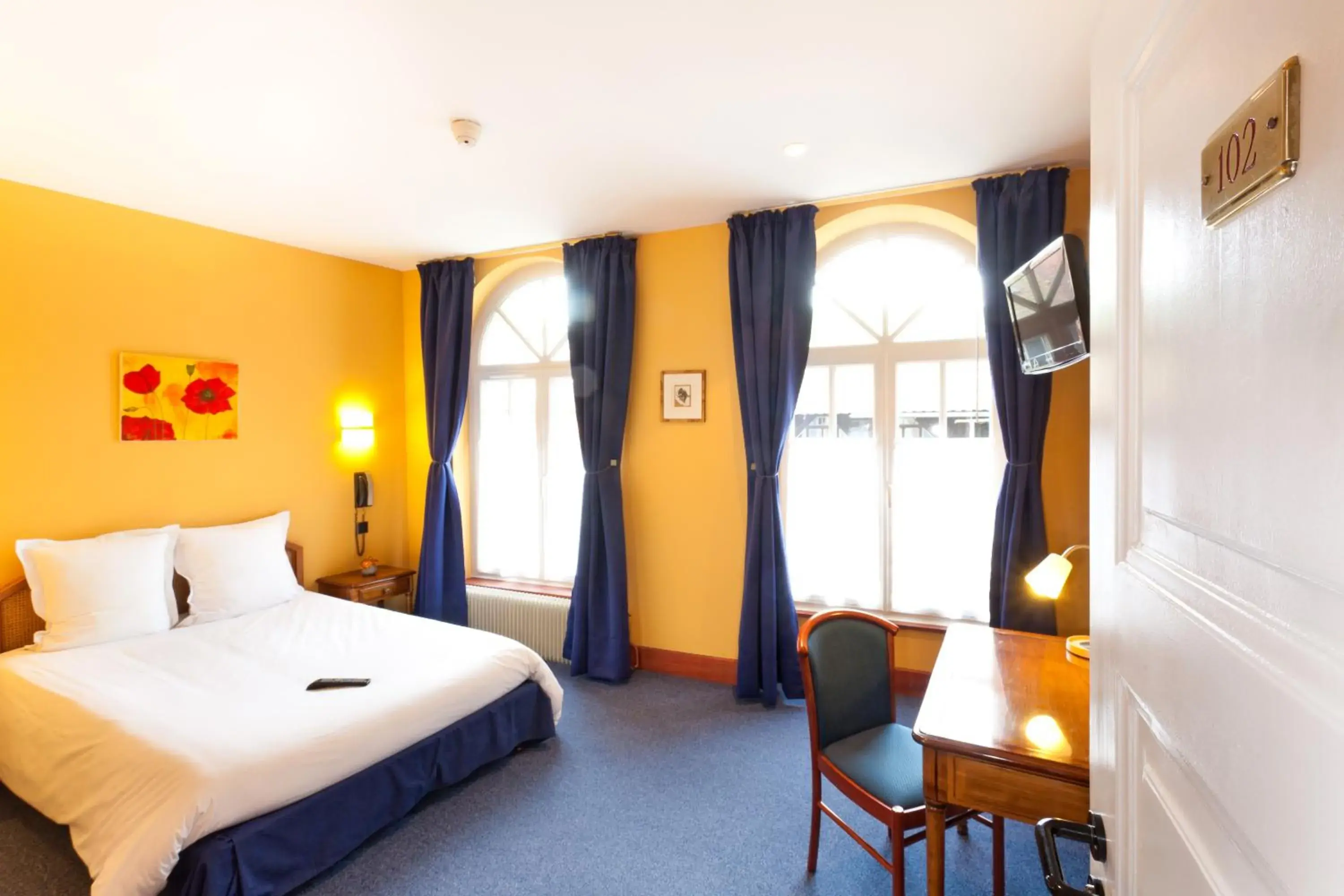 Triple Room in Hôtel Restaurant La Cigogne Triple Room in Hôtel Restaurant La Cigogne