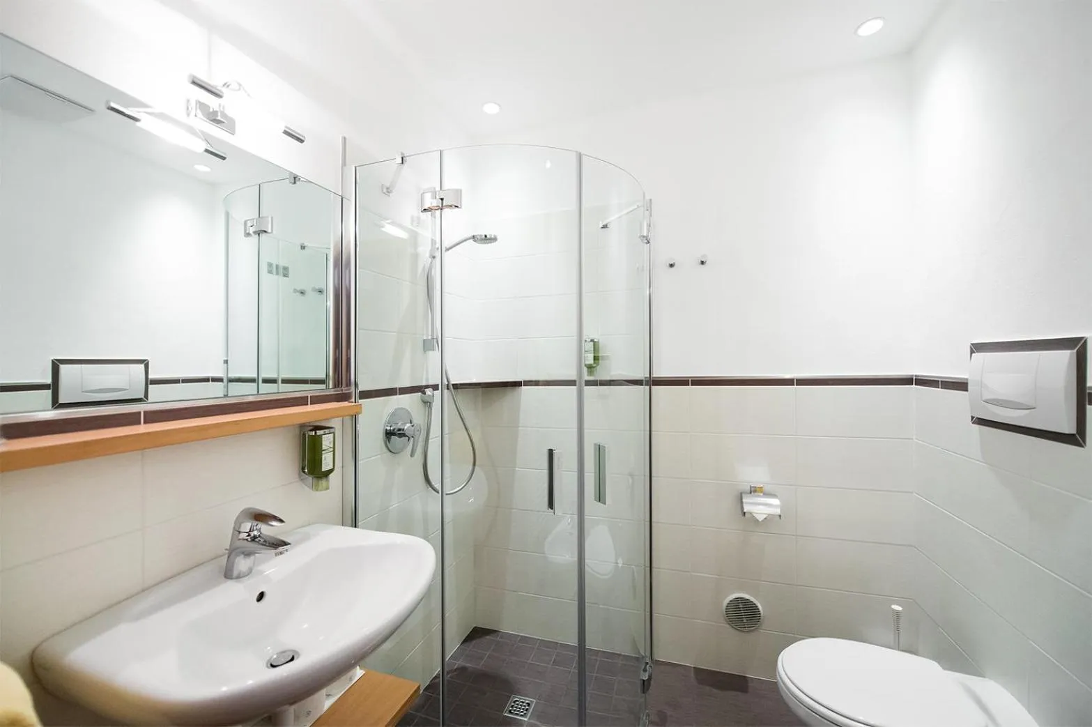 Toilet in Hotel Paradies