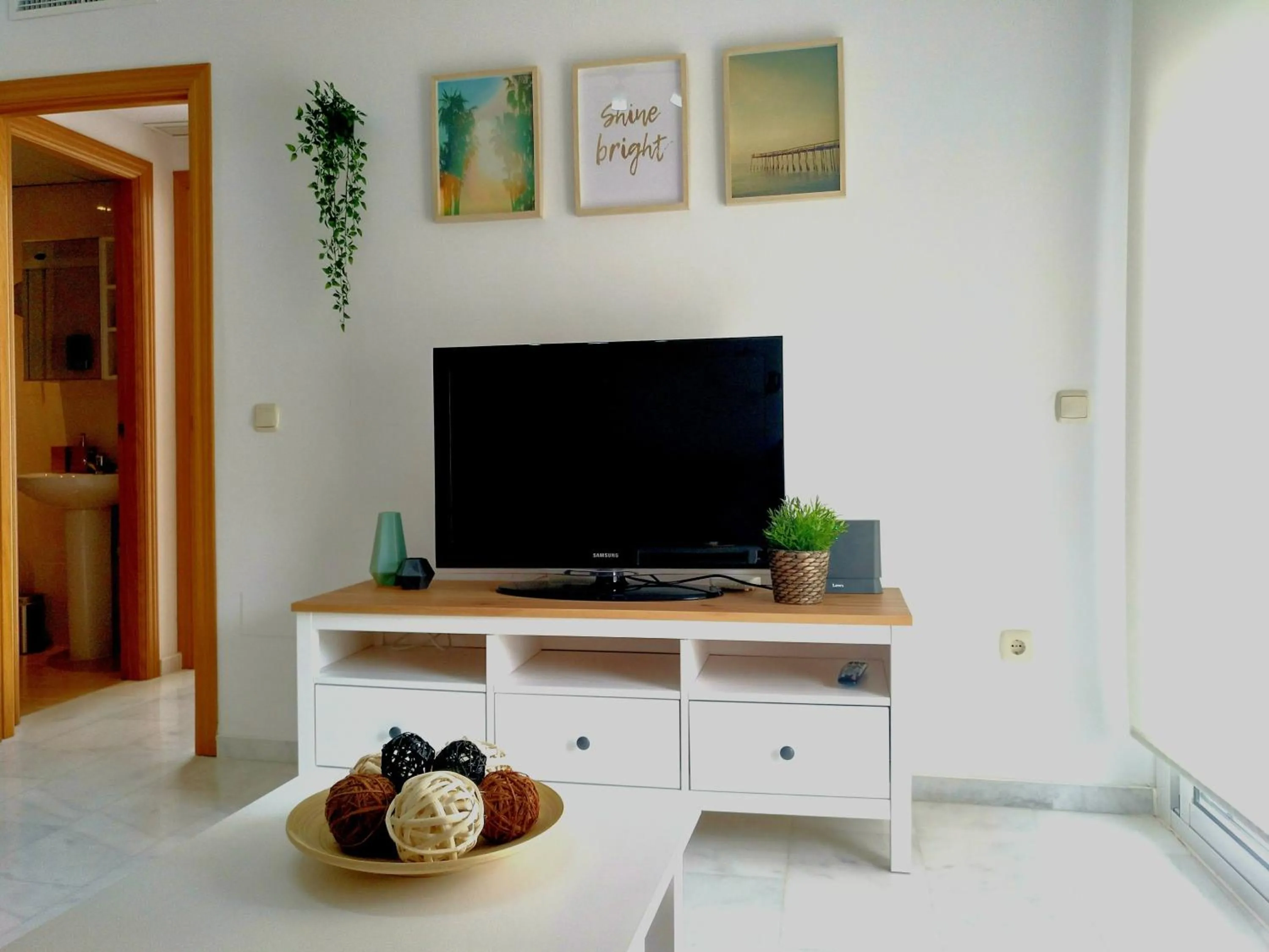 TV and multimedia in Seaview Fuengirola Apartment