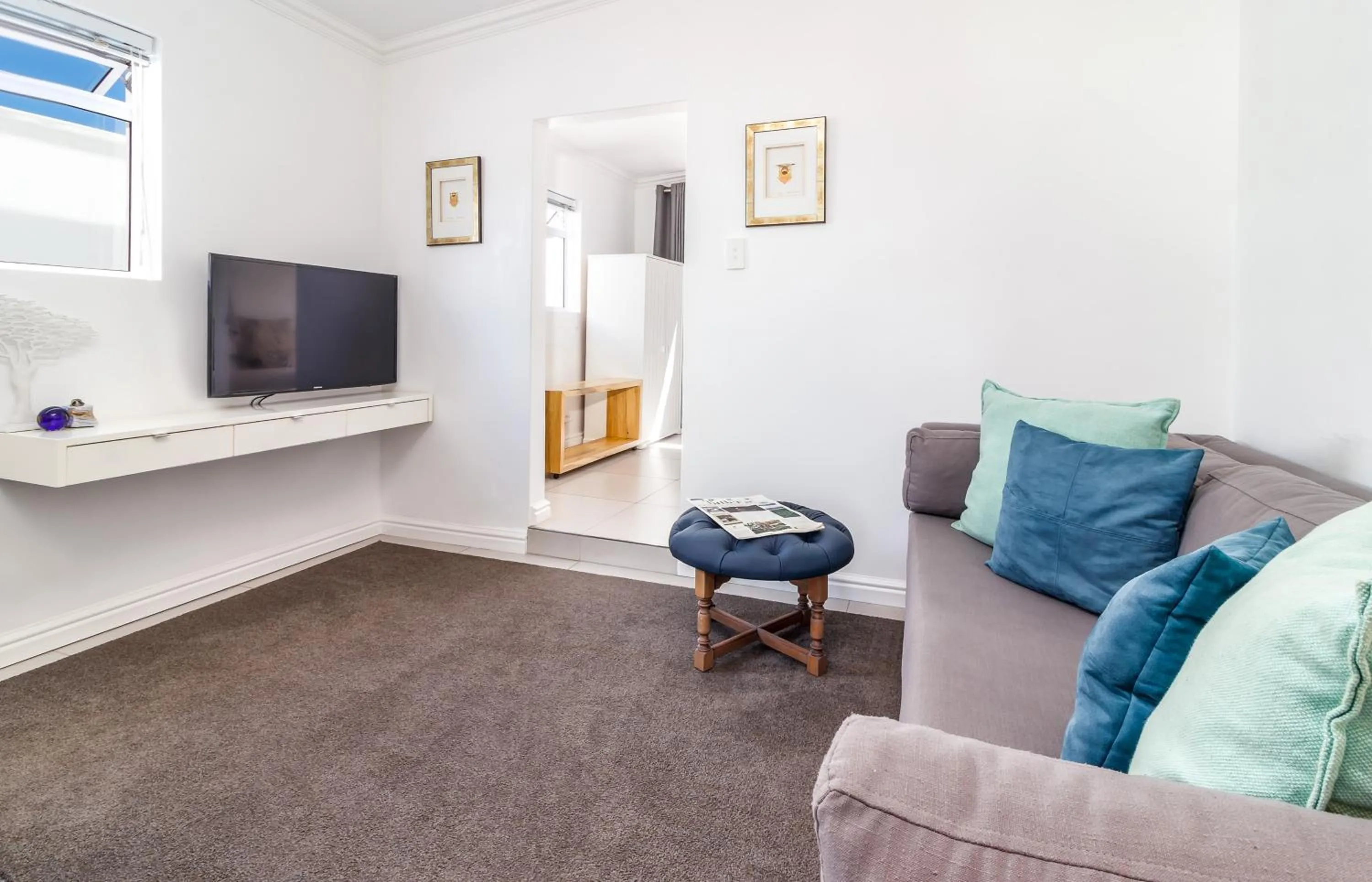 Lounge or bar in Bleu Cobalt Cottage