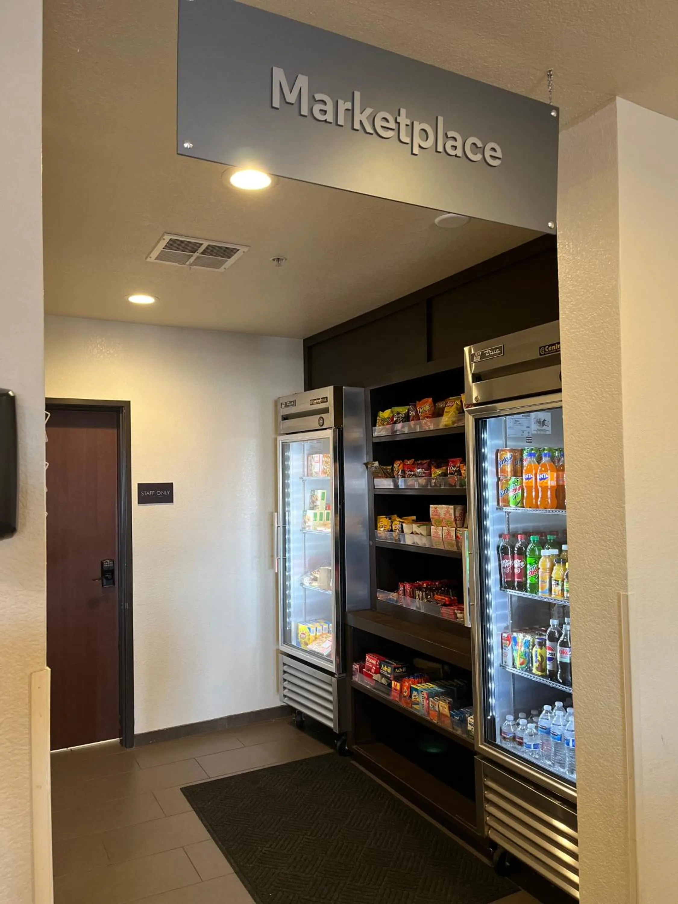 Food and drinks in Comfort Suites Denver International Airport