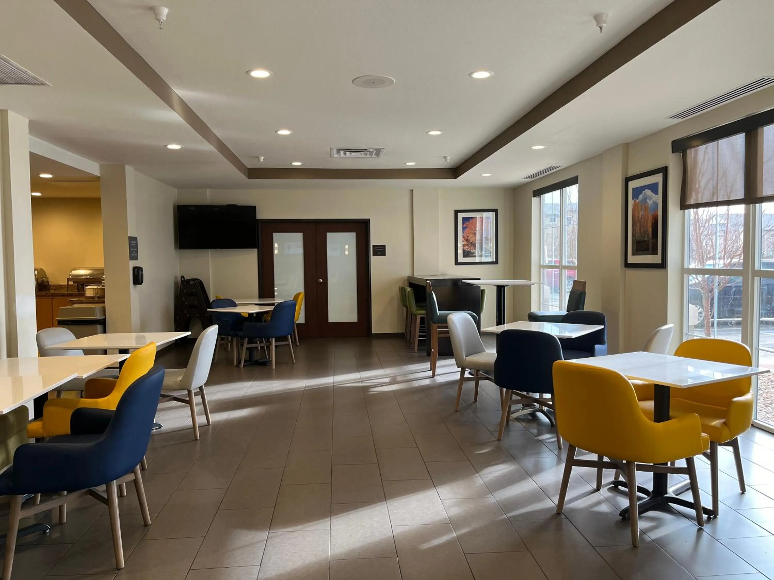 Breakfast in Comfort Suites Denver International Airport