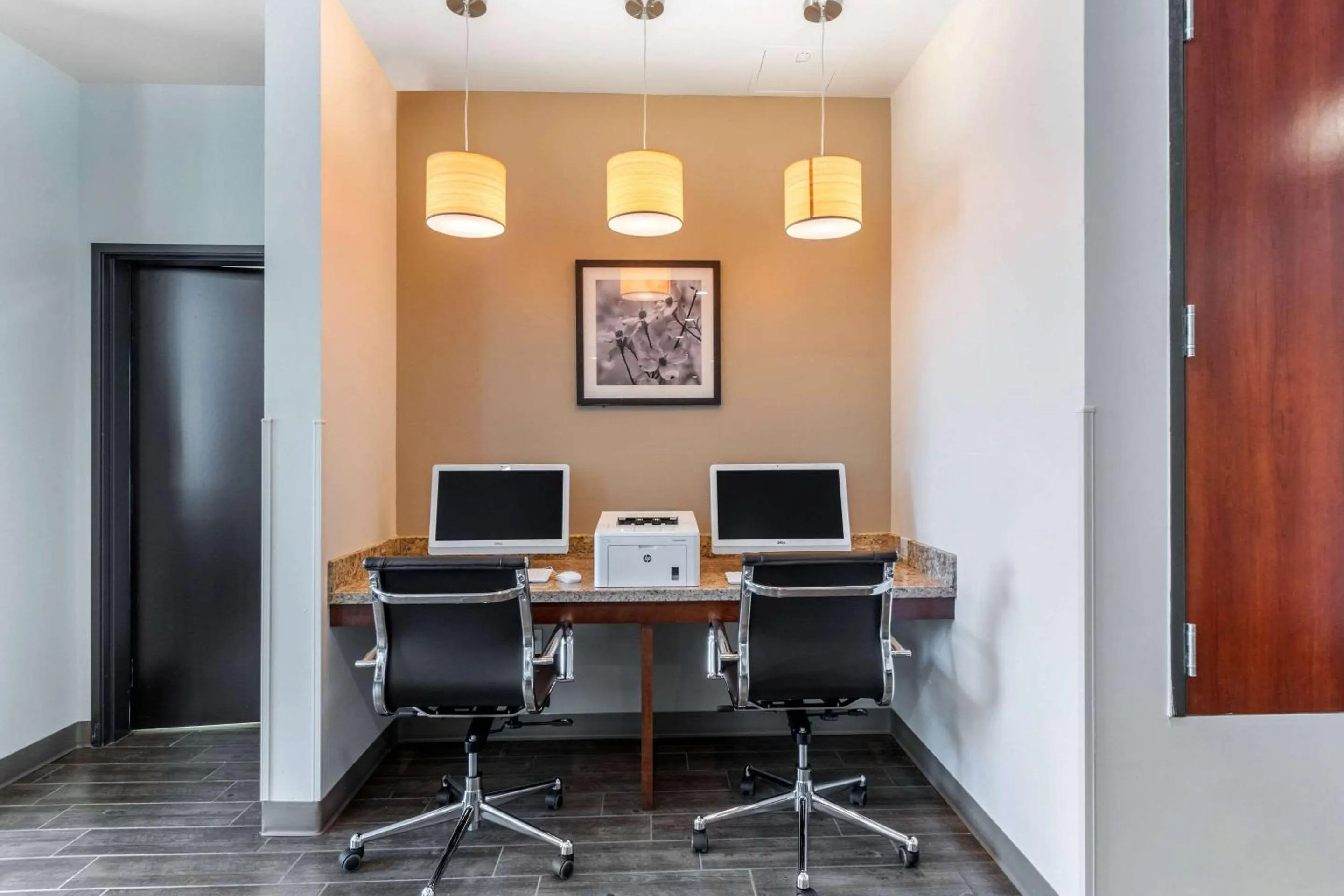 Business facilities in MainStay Suites Denver International Airport