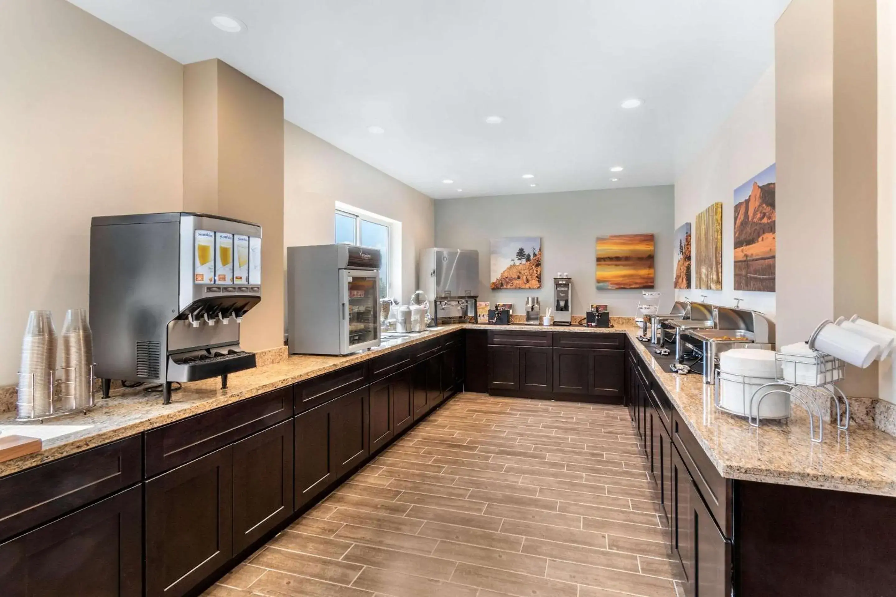 Breakfast in MainStay Suites Denver International Airport Breakfast in MainStay Suites Denver International Airport