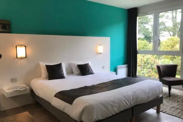 Bedroom, Bed in Logis Latitude Ouest Hôtel Restaurant & Spa