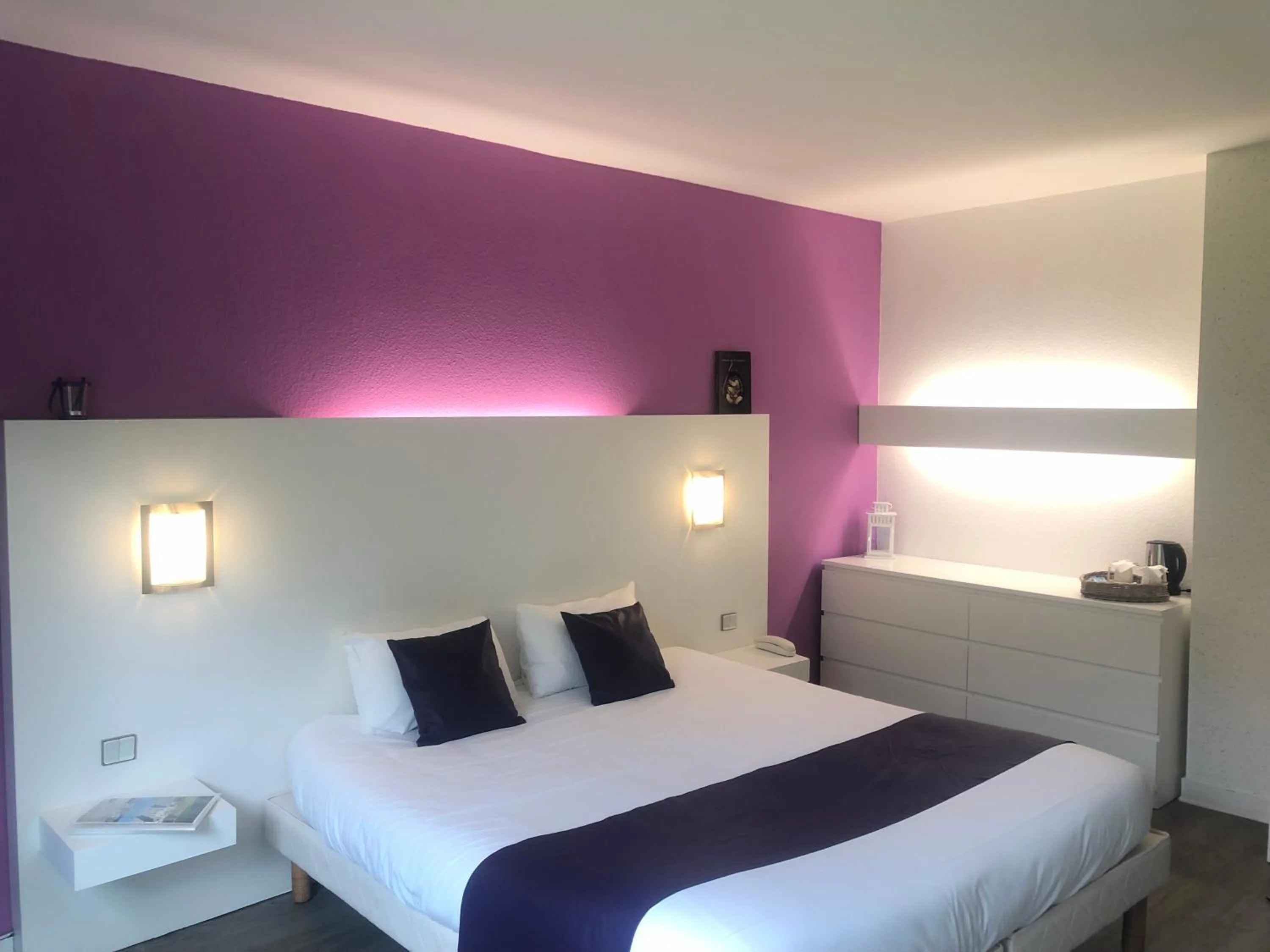 Bedroom, Bed in Logis Latitude Ouest Hôtel Restaurant & Spa