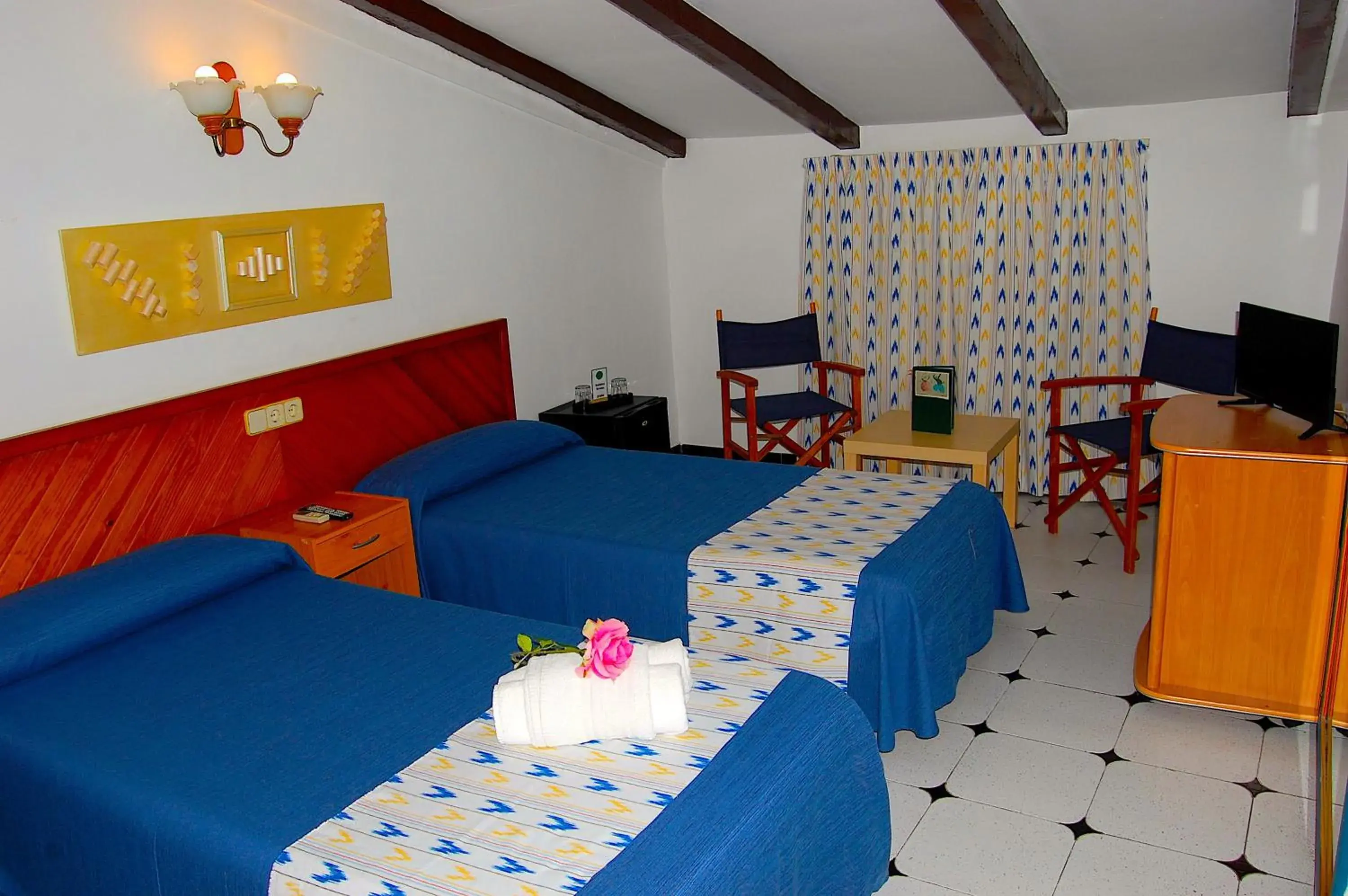 Twin Room in Hostal Ca'n Tiu Twin Room in Hostal Ca'n Tiu