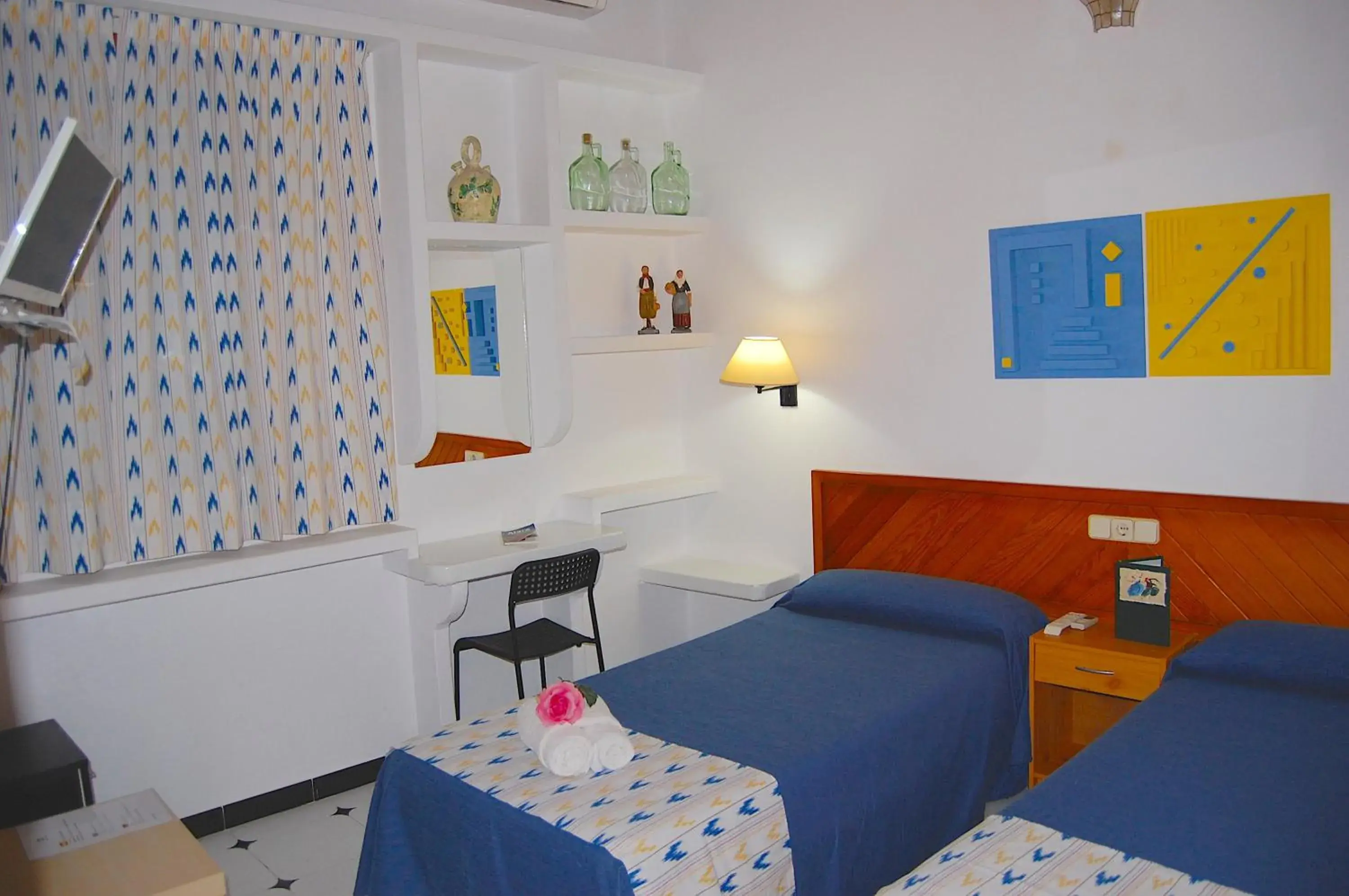 Twin Room in Hostal Ca'n Tiu Twin Room in Hostal Ca'n Tiu