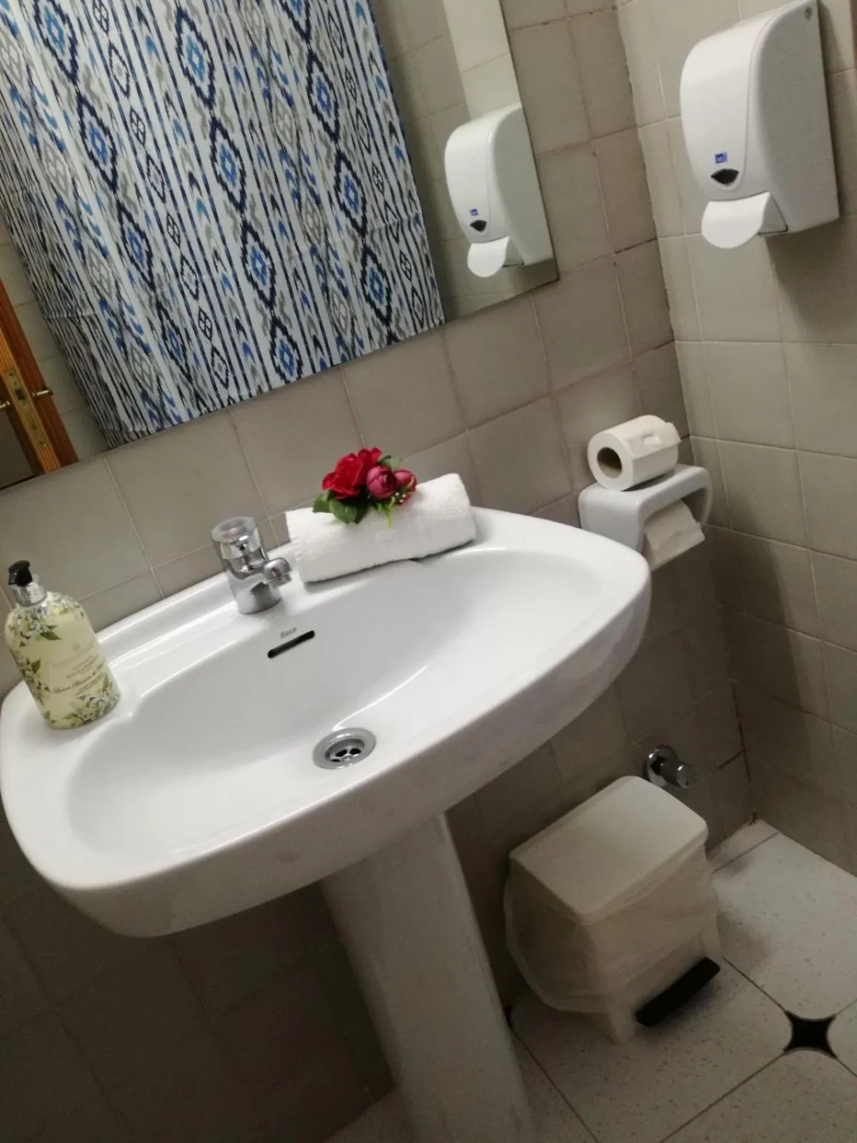 Toilet in Hostal Ca'n Tiu