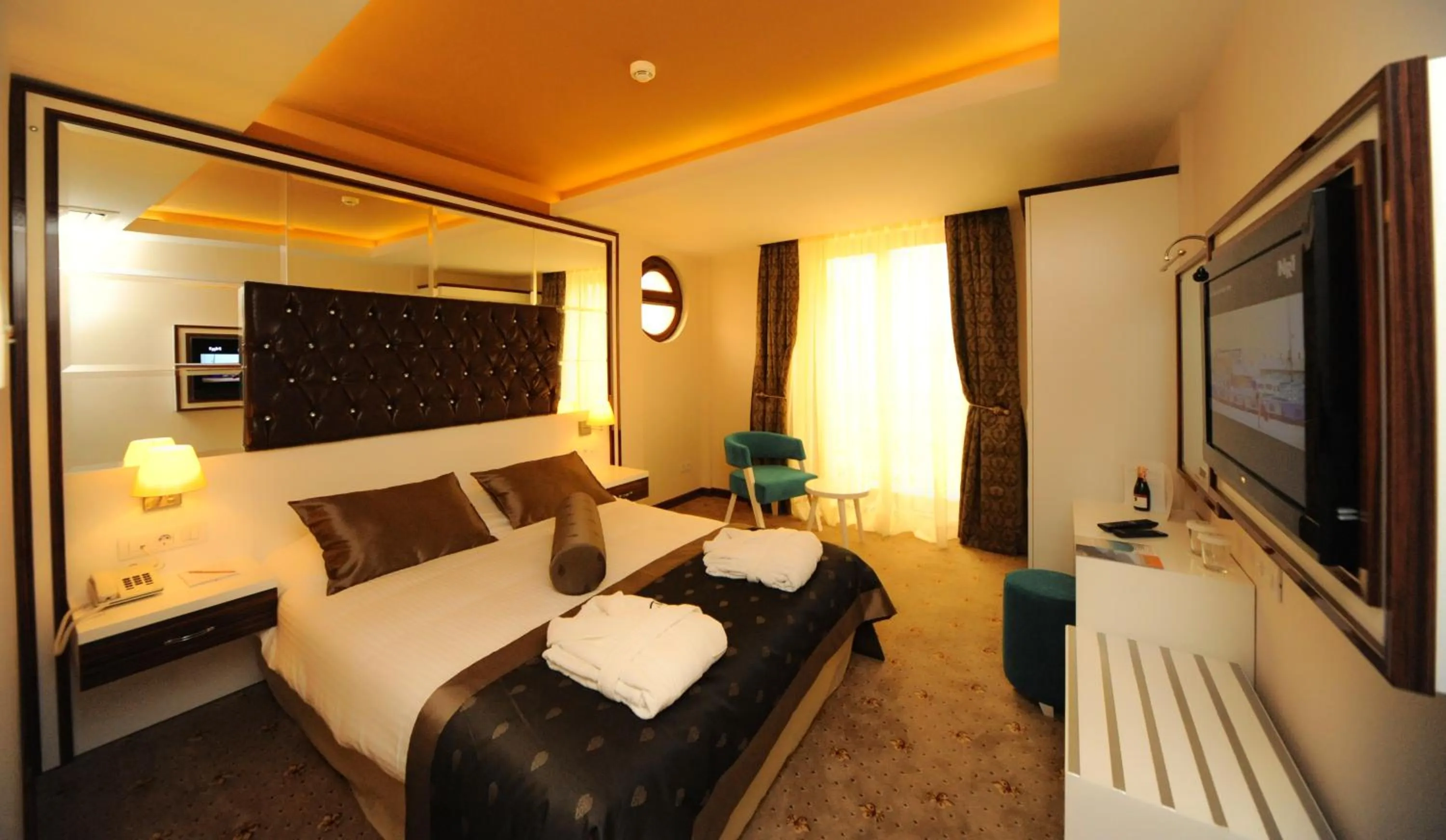 Photo of the whole room, Bed in Blueberry Boutique Hotel