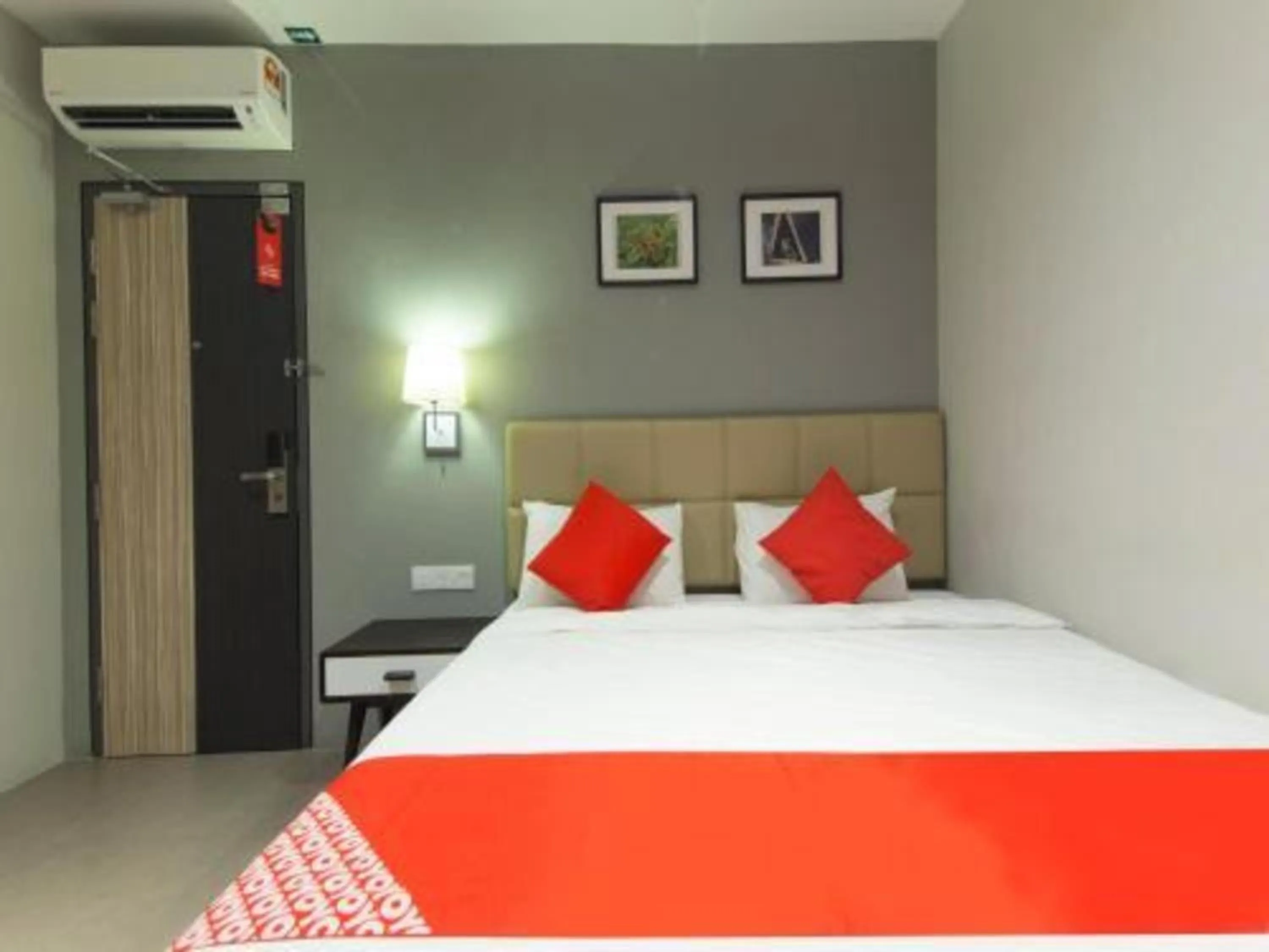 Bedroom, Bed in Yootel Boutique Hotel