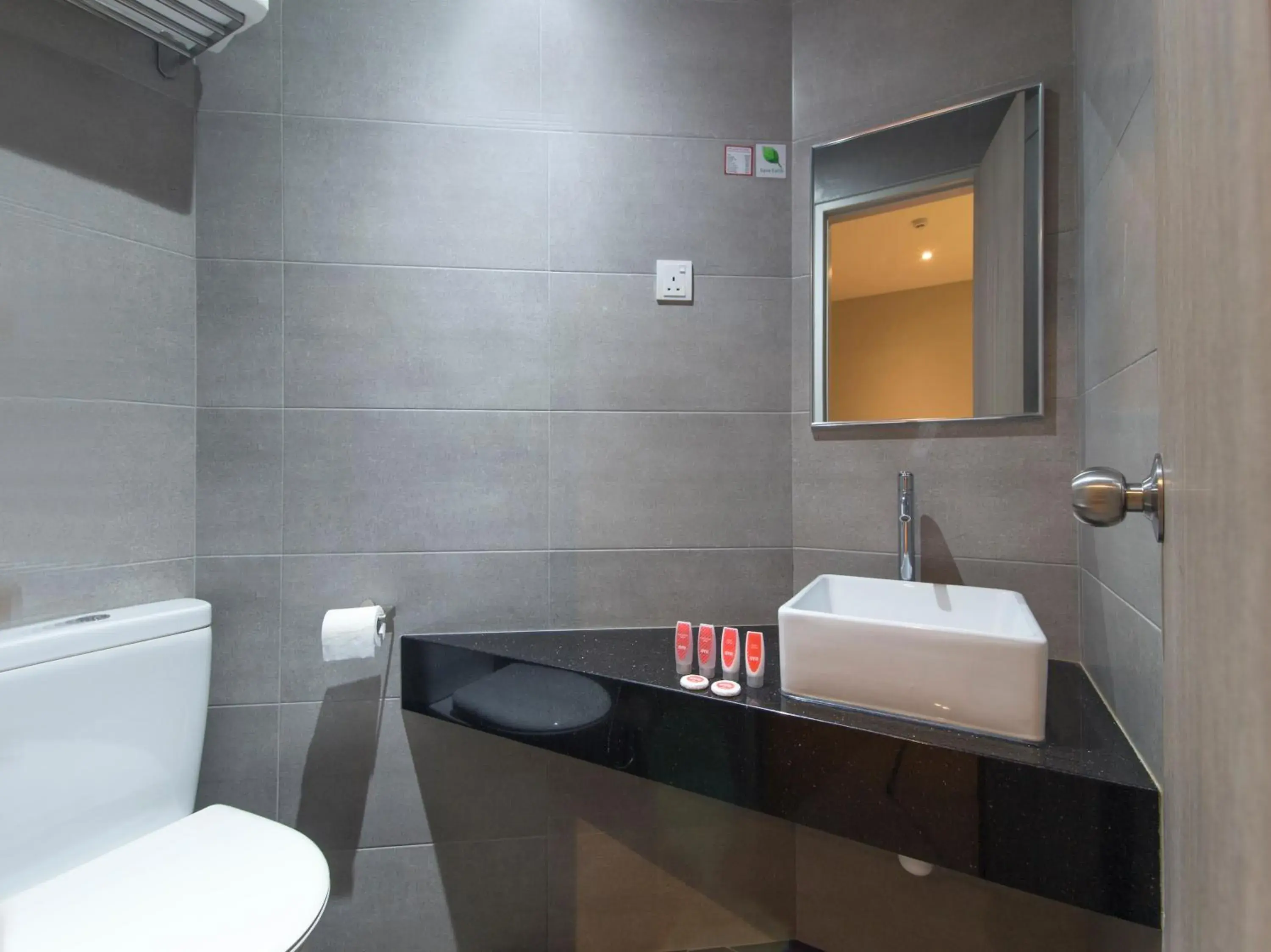 Bathroom in Super OYO 1191 Yootel Boutique Hotel