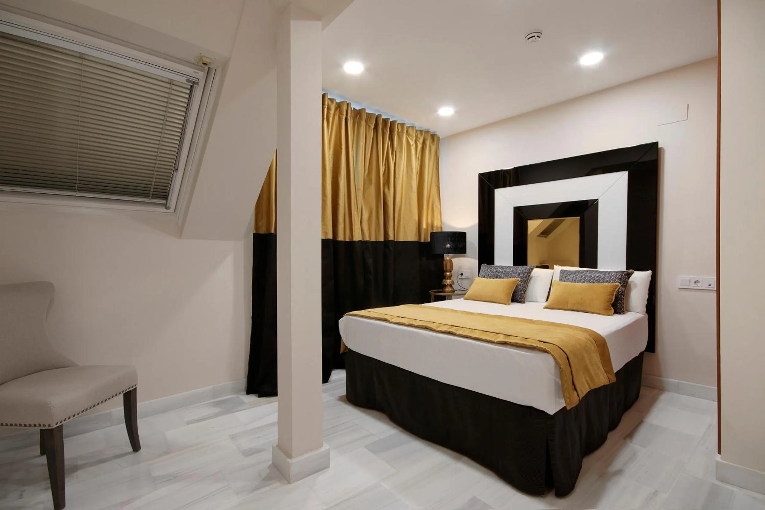 Bedroom, Bed in BiBo Suites Gran Vía