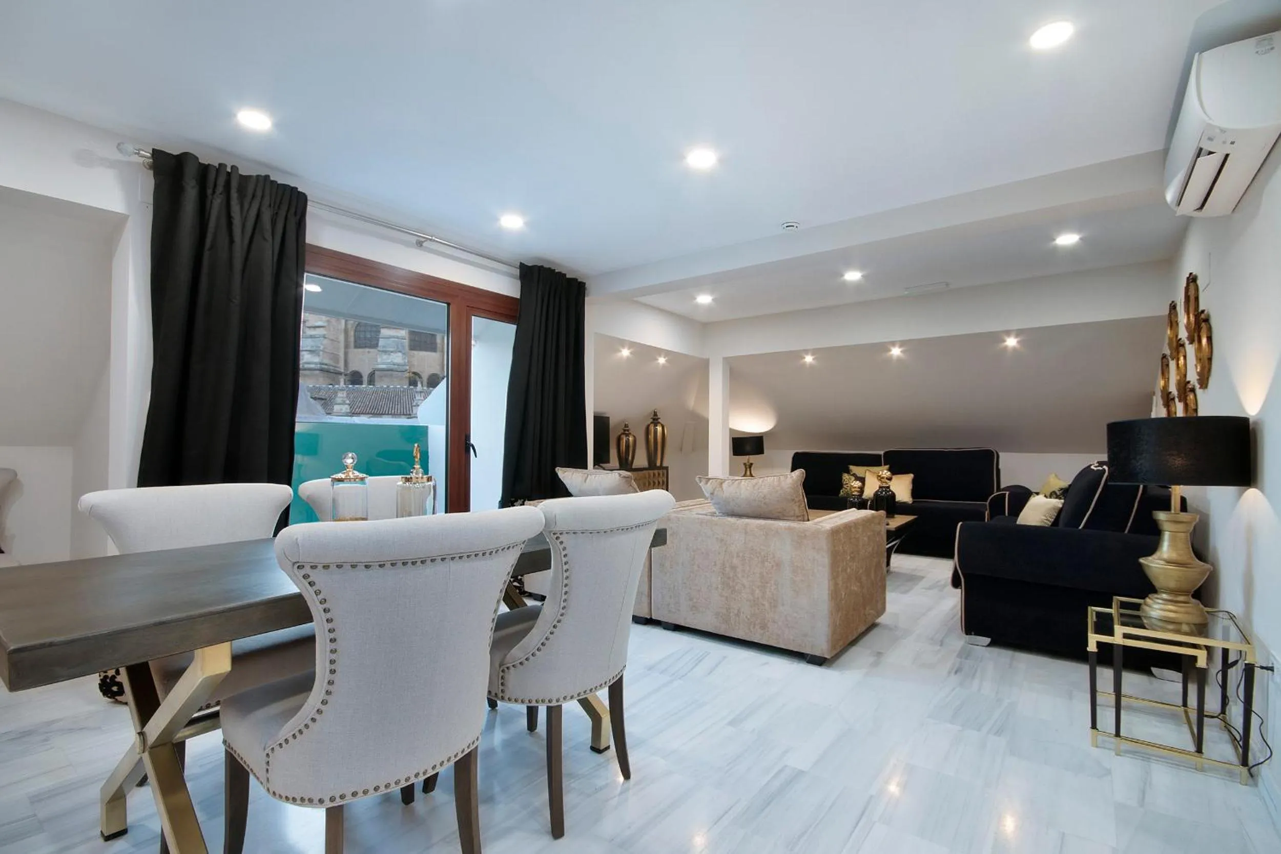 Seating area in BiBo Suites Gran Vía