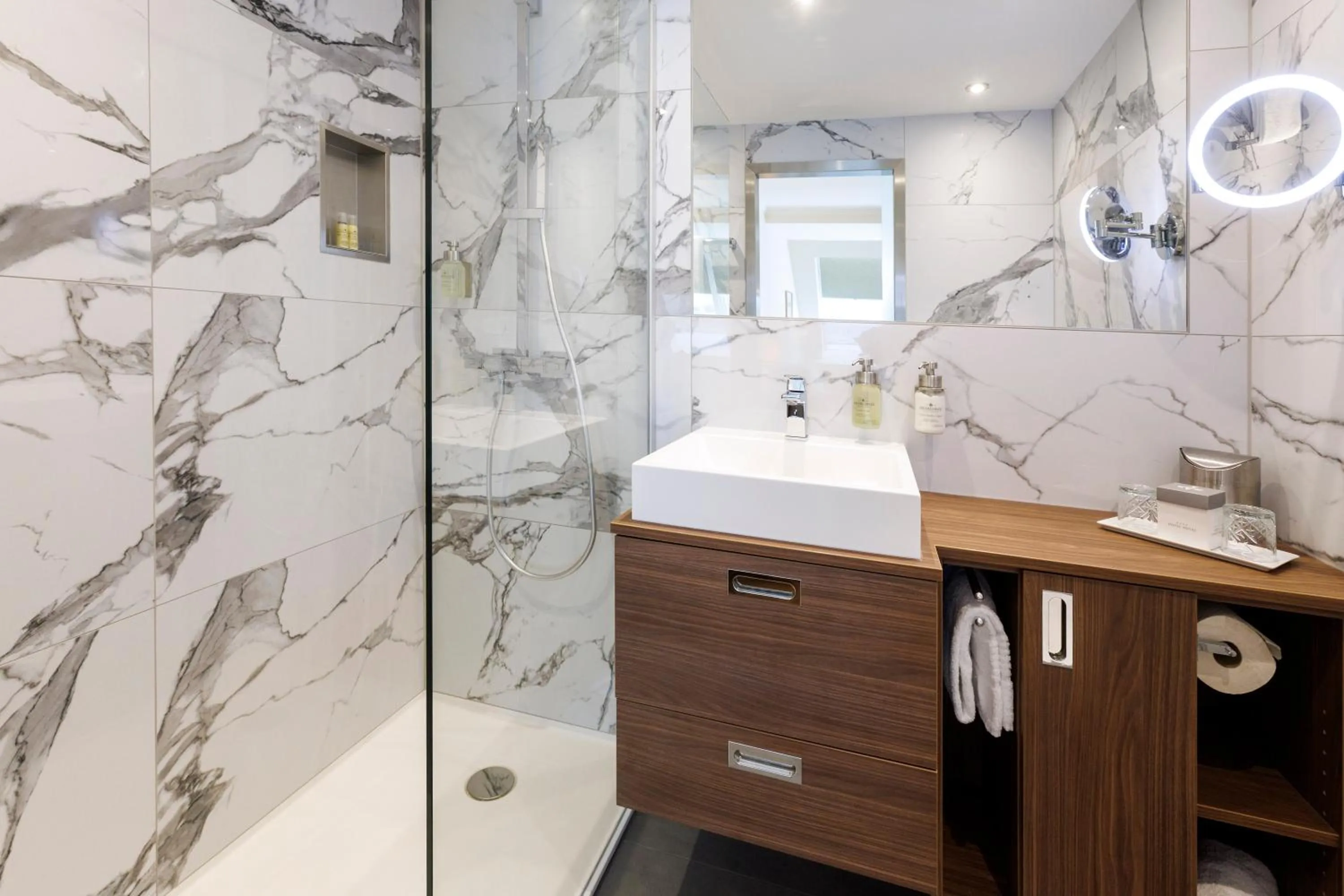 Shower in Hotel Royal