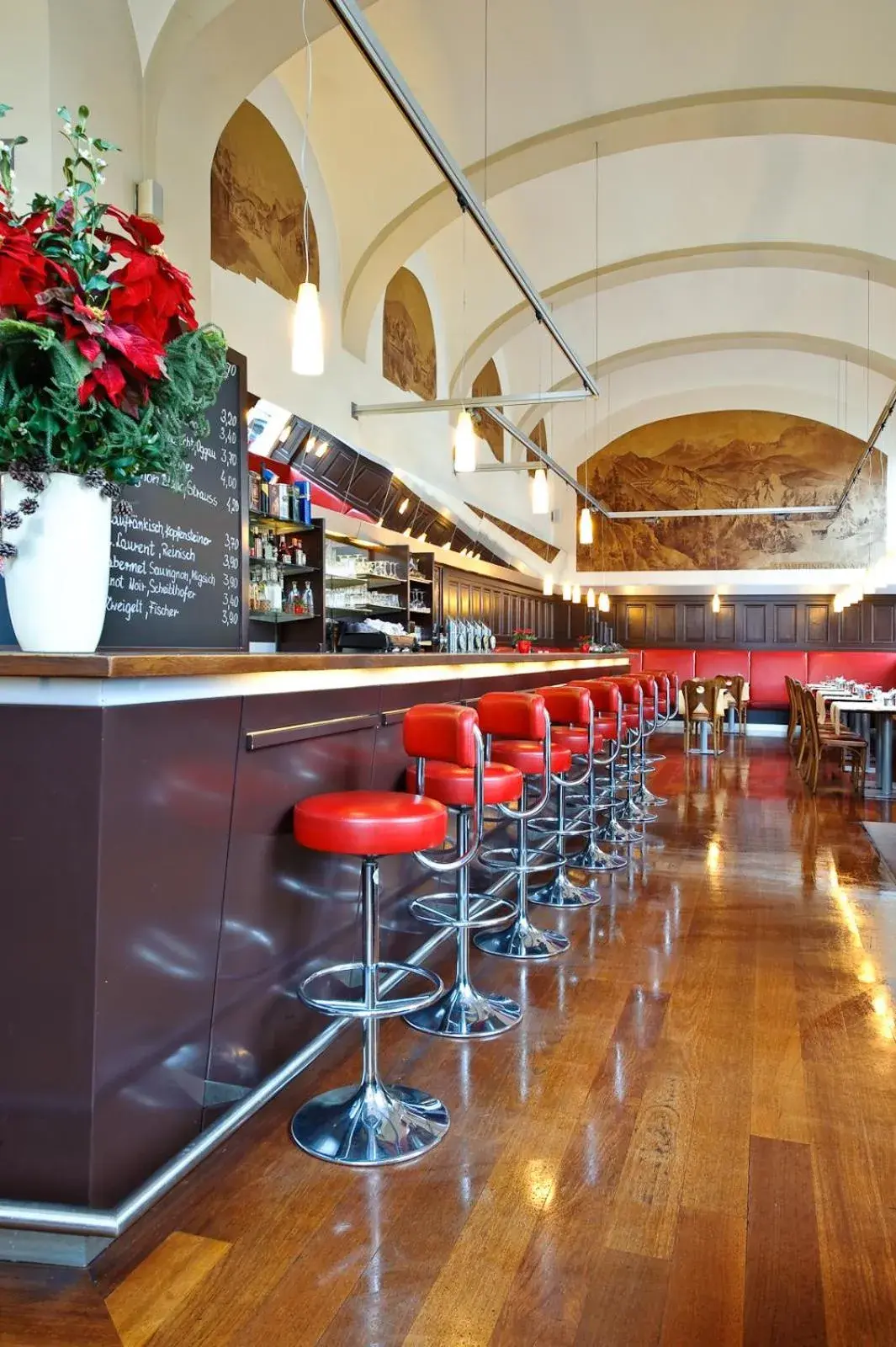 Restaurant/places to eat in Hotel Regina Restaurant/places to eat in Hotel Regina