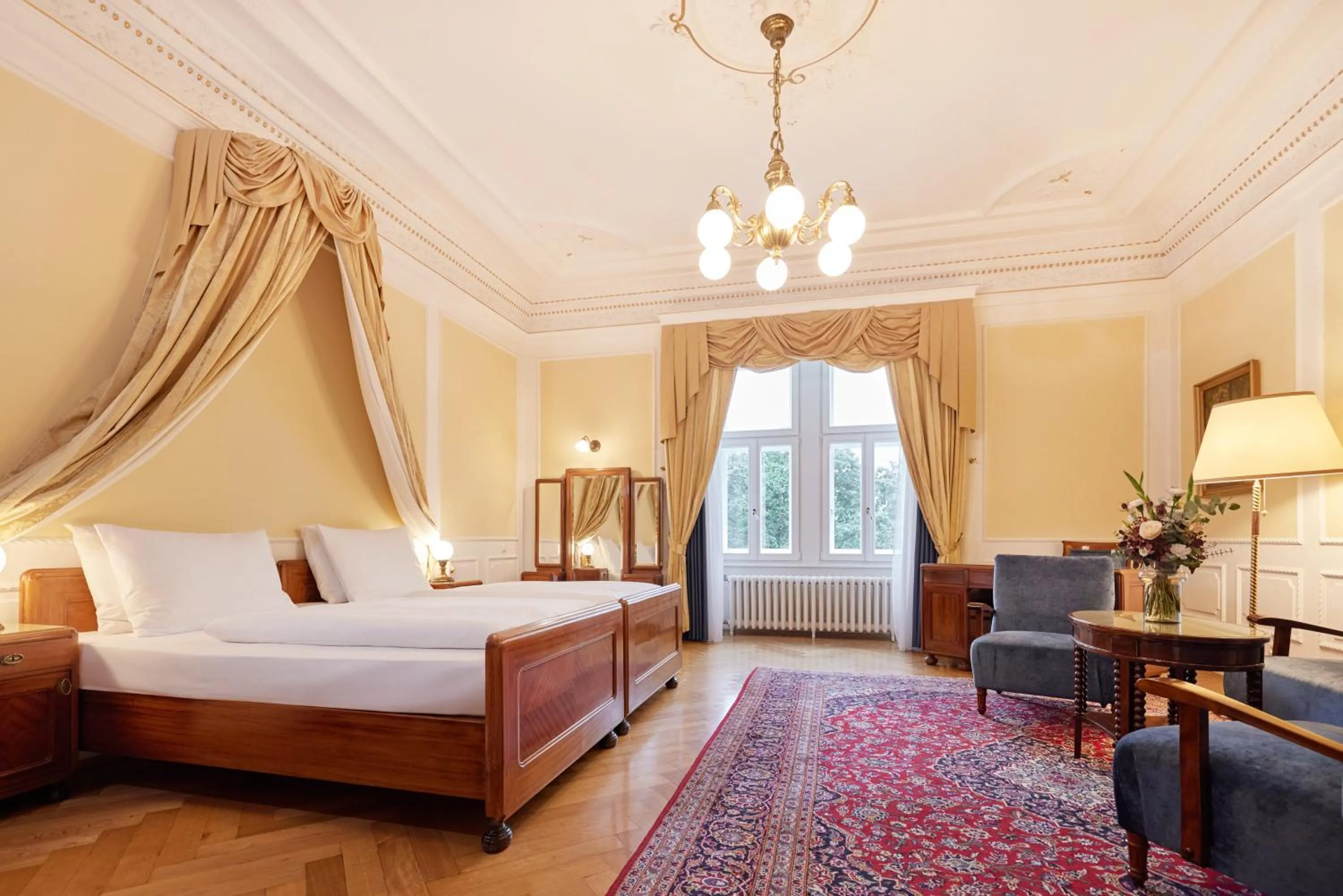 Photo of the whole room, Bed in Hotel Regina