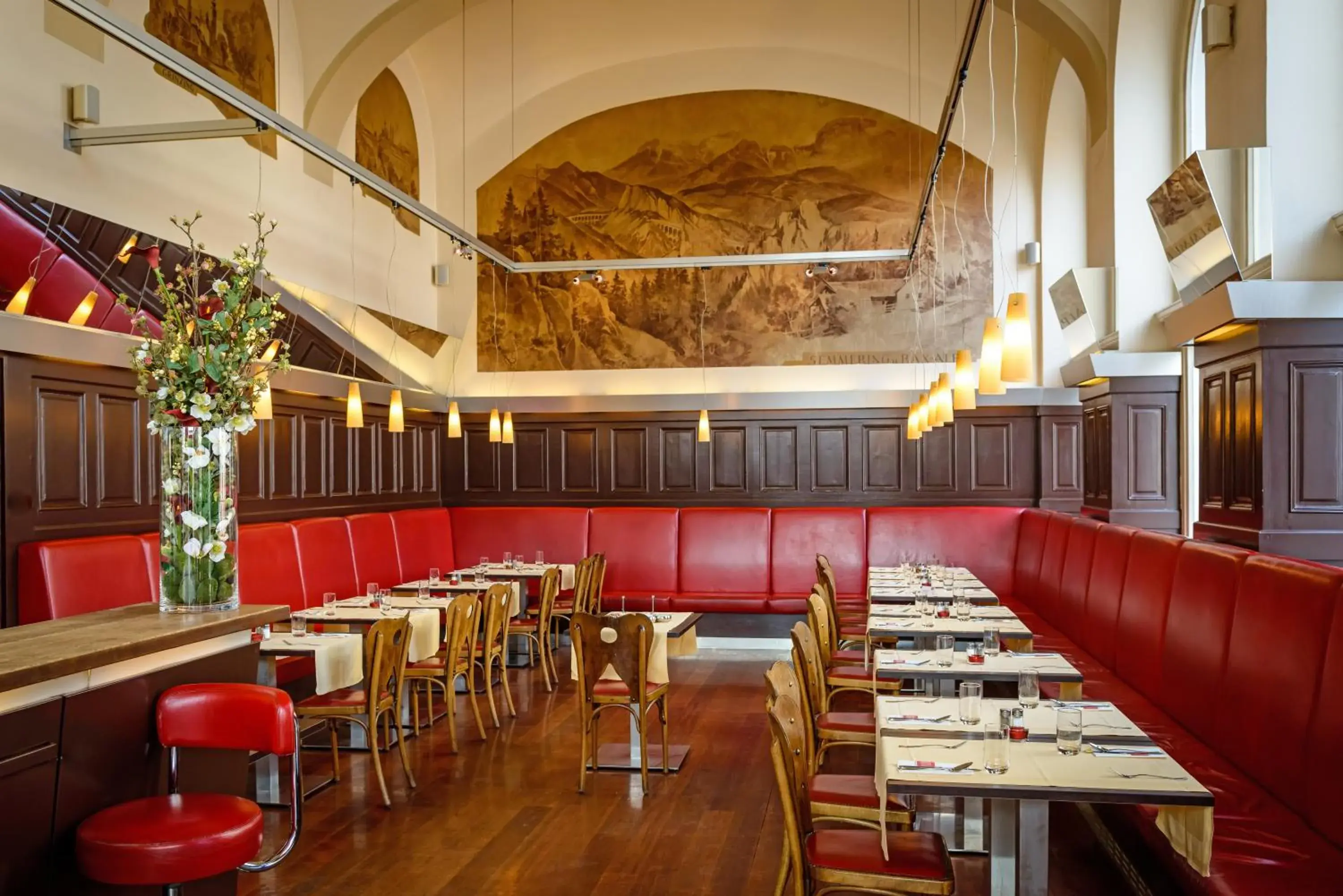 Restaurant/places to eat in Hotel Regina Restaurant/places to eat in Hotel Regina