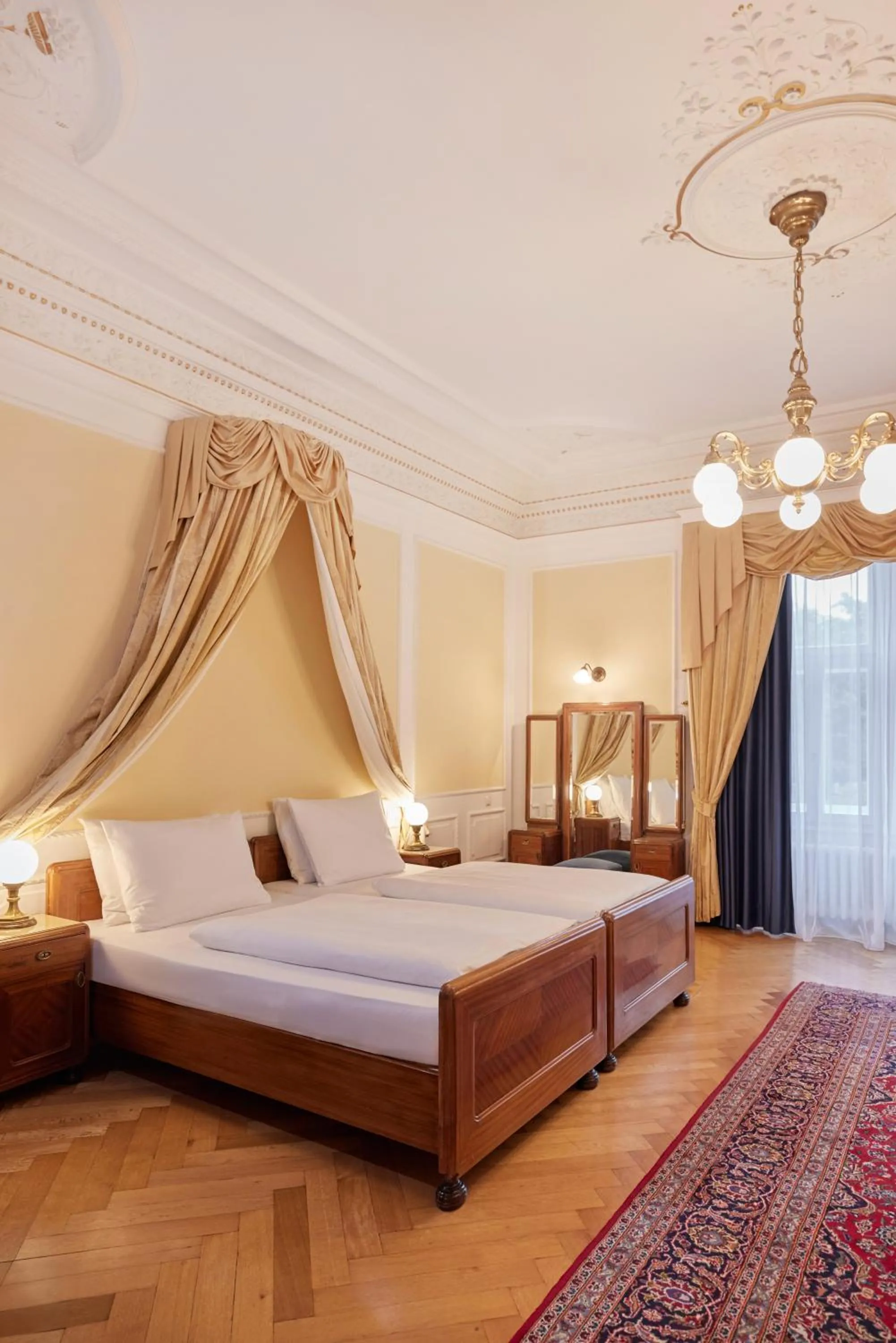 Photo of the whole room, Bed in Hotel Regina