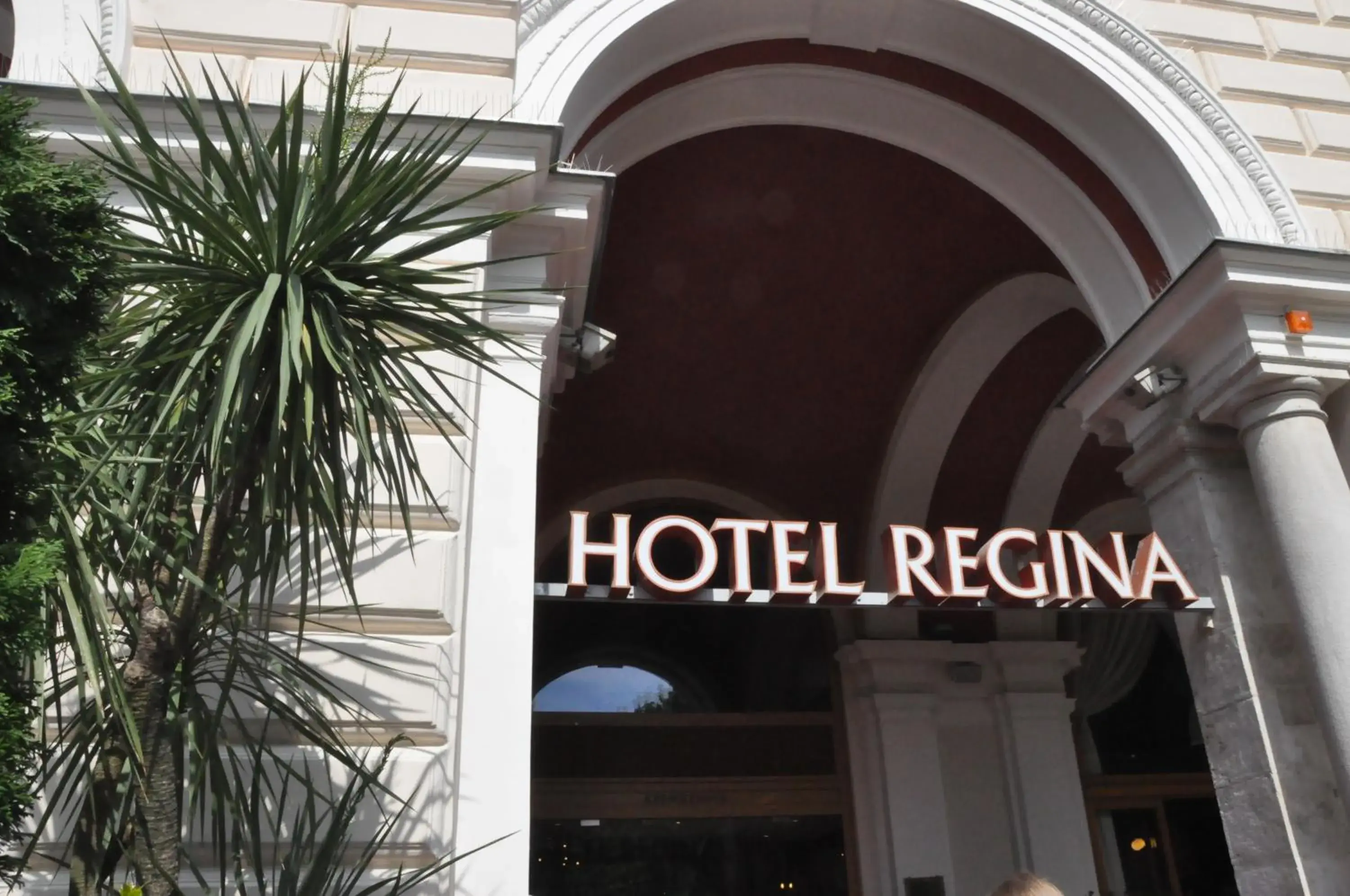 Facade/entrance in Hotel Regina Facade/entrance in Hotel Regina
